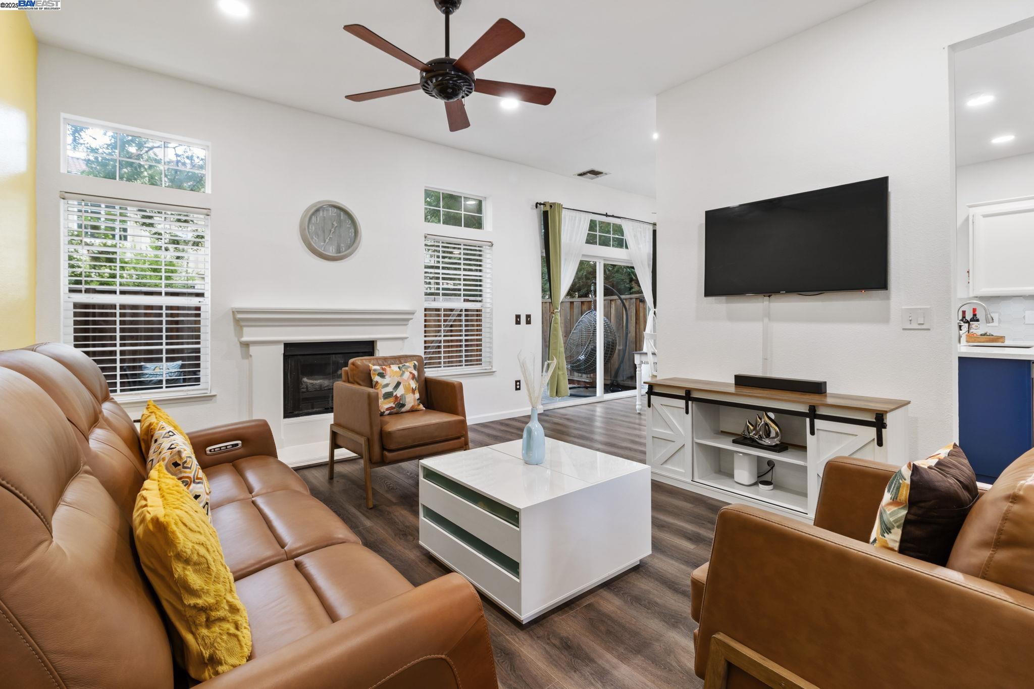 Detail Gallery Image 6 of 36 For 4052 Ghiotti Ct, Pleasanton,  CA 94588 - 2 Beds | 2/1 Baths