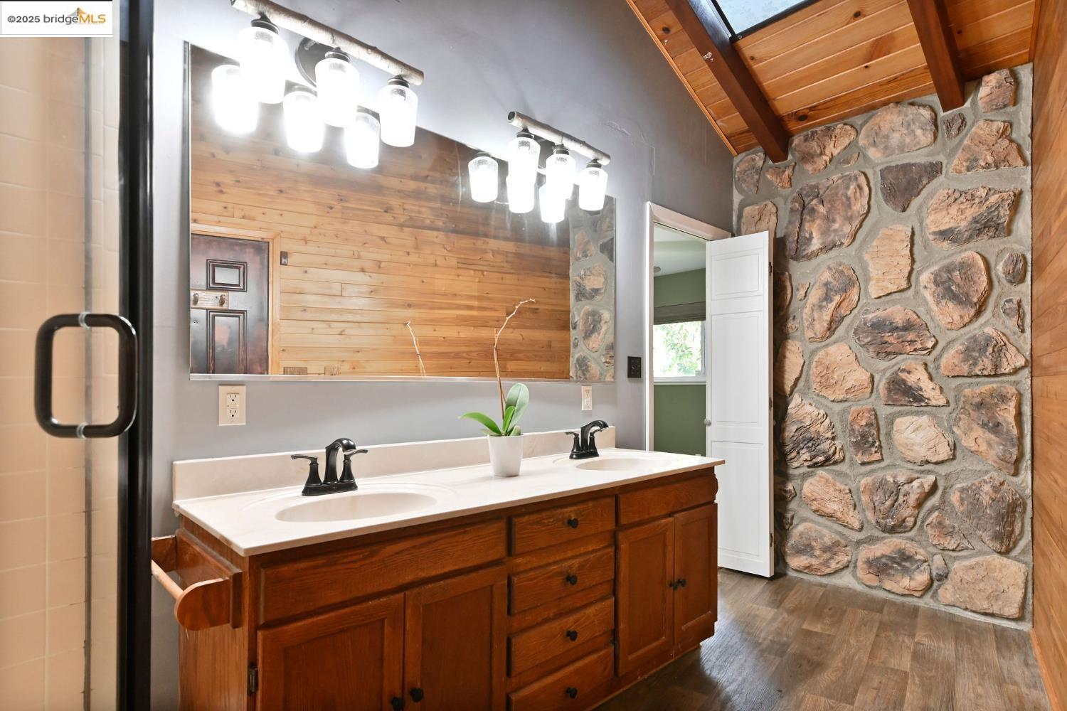 Detail Gallery Image 18 of 24 For 407 Toyanza, San Andreas,  CA 95249 - 3 Beds | 2 Baths