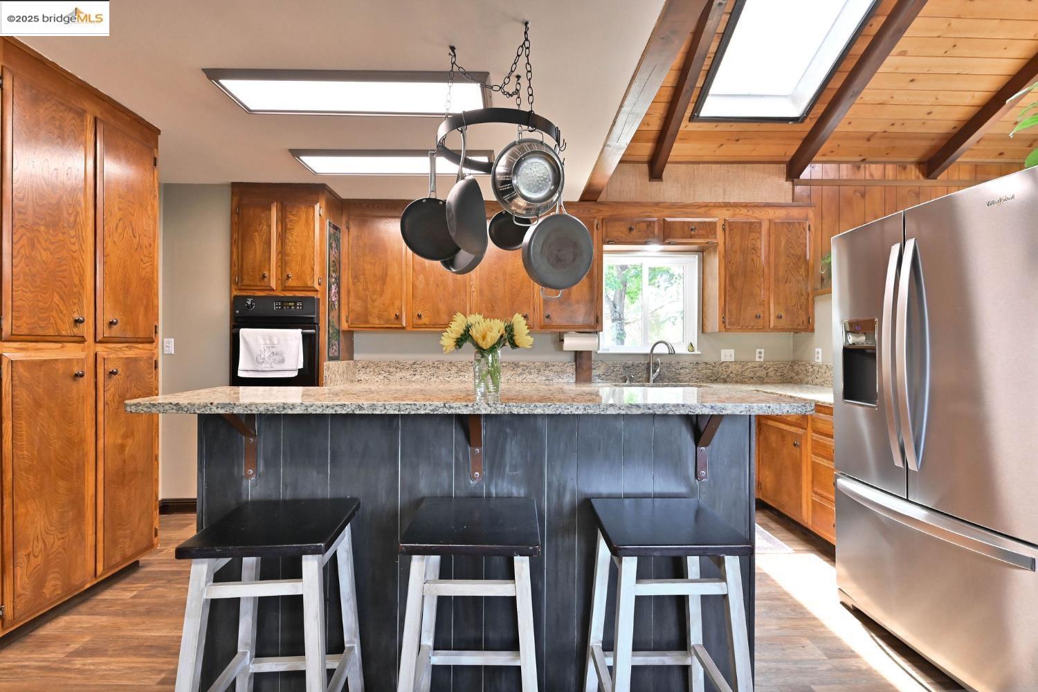 Detail Gallery Image 7 of 24 For 407 Toyanza, San Andreas,  CA 95249 - 3 Beds | 2 Baths