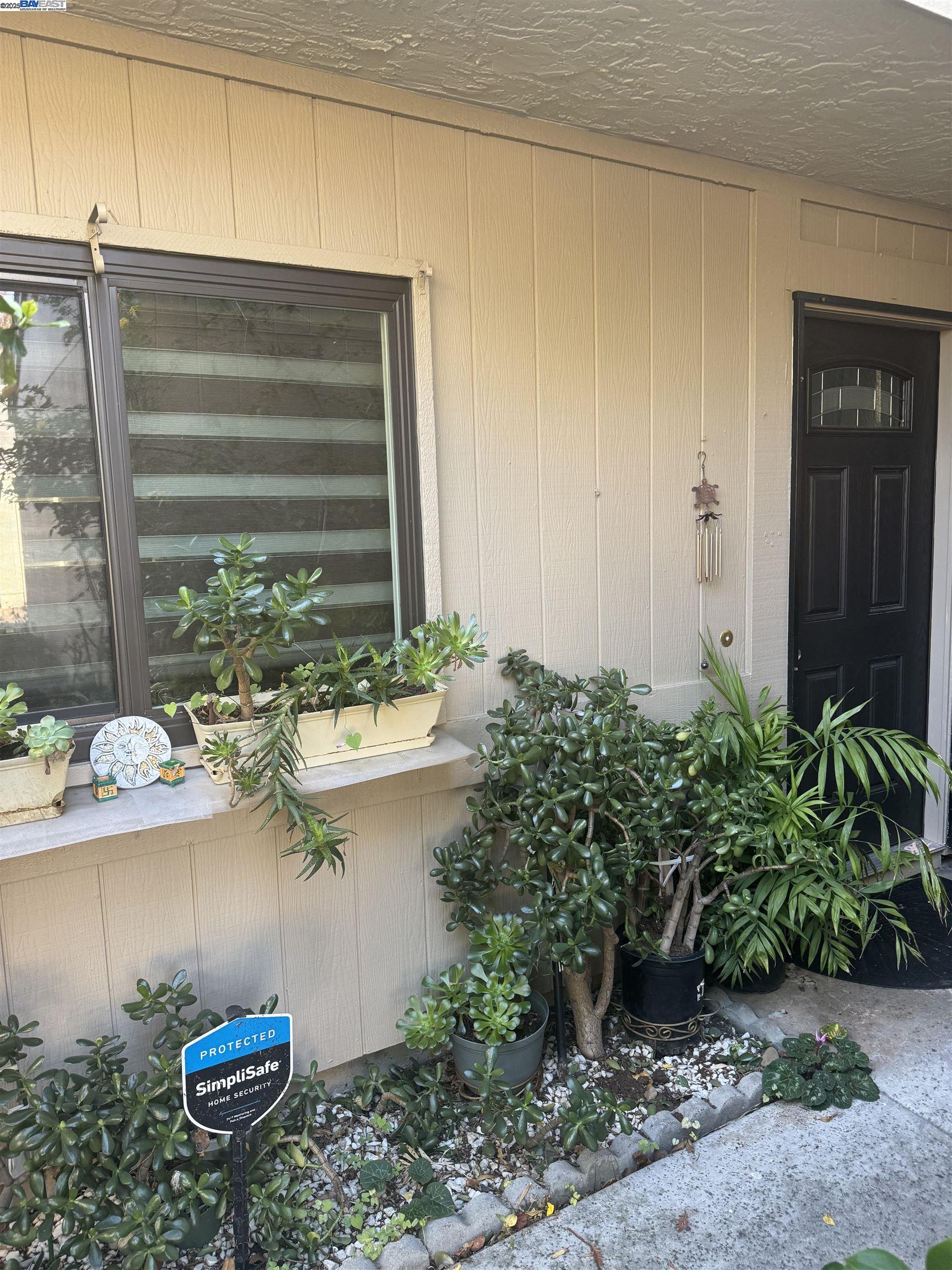 Detail Gallery Image 2 of 11 For 6649 Bunker Hill Ct, San Jose,  CA 95120 - 3 Beds | 2 Baths