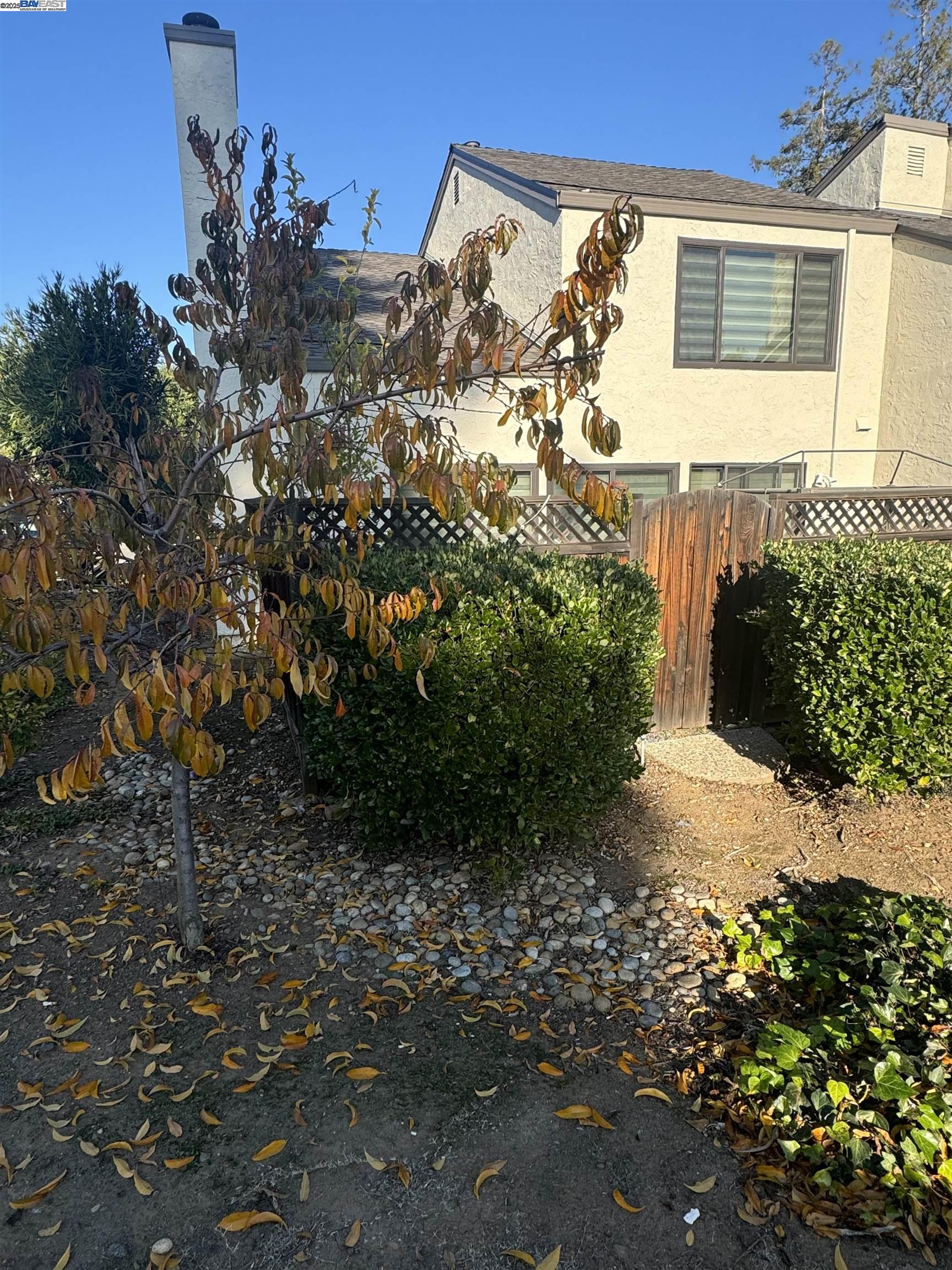 Detail Gallery Image 8 of 11 For 6649 Bunker Hill Ct, San Jose,  CA 95120 - 3 Beds | 2 Baths