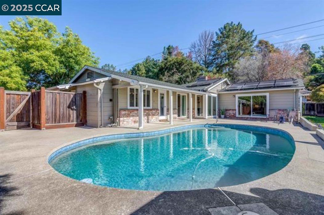 Detail Gallery Image 6 of 12 For 7 El Corte, Orinda,  CA 94563 - 3 Beds | 2 Baths