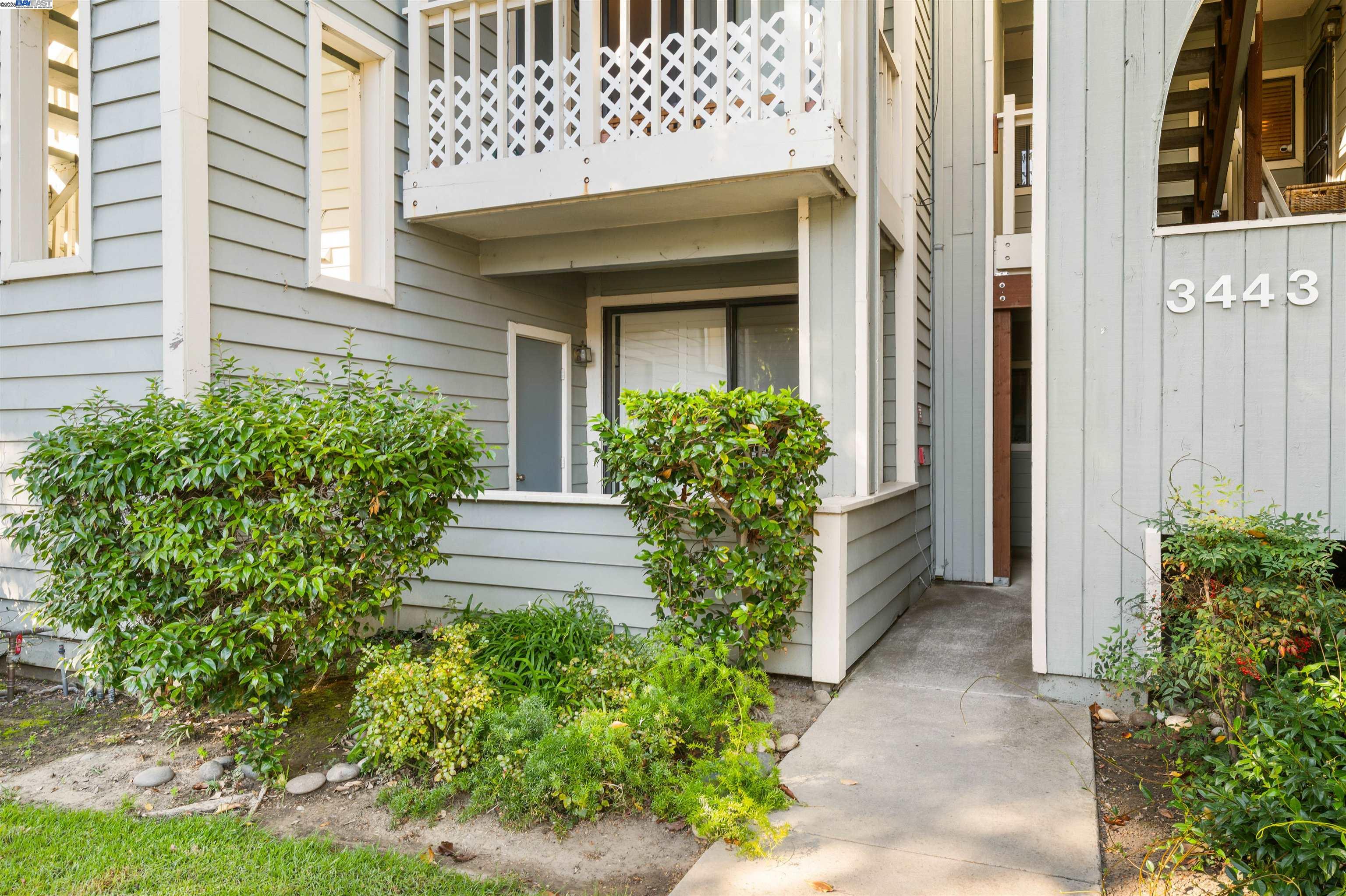 Detail Gallery Image 2 of 15 For 3443 Pepperwood Ter #102,  Fremont,  CA 94536 - 1 Beds | 1 Baths