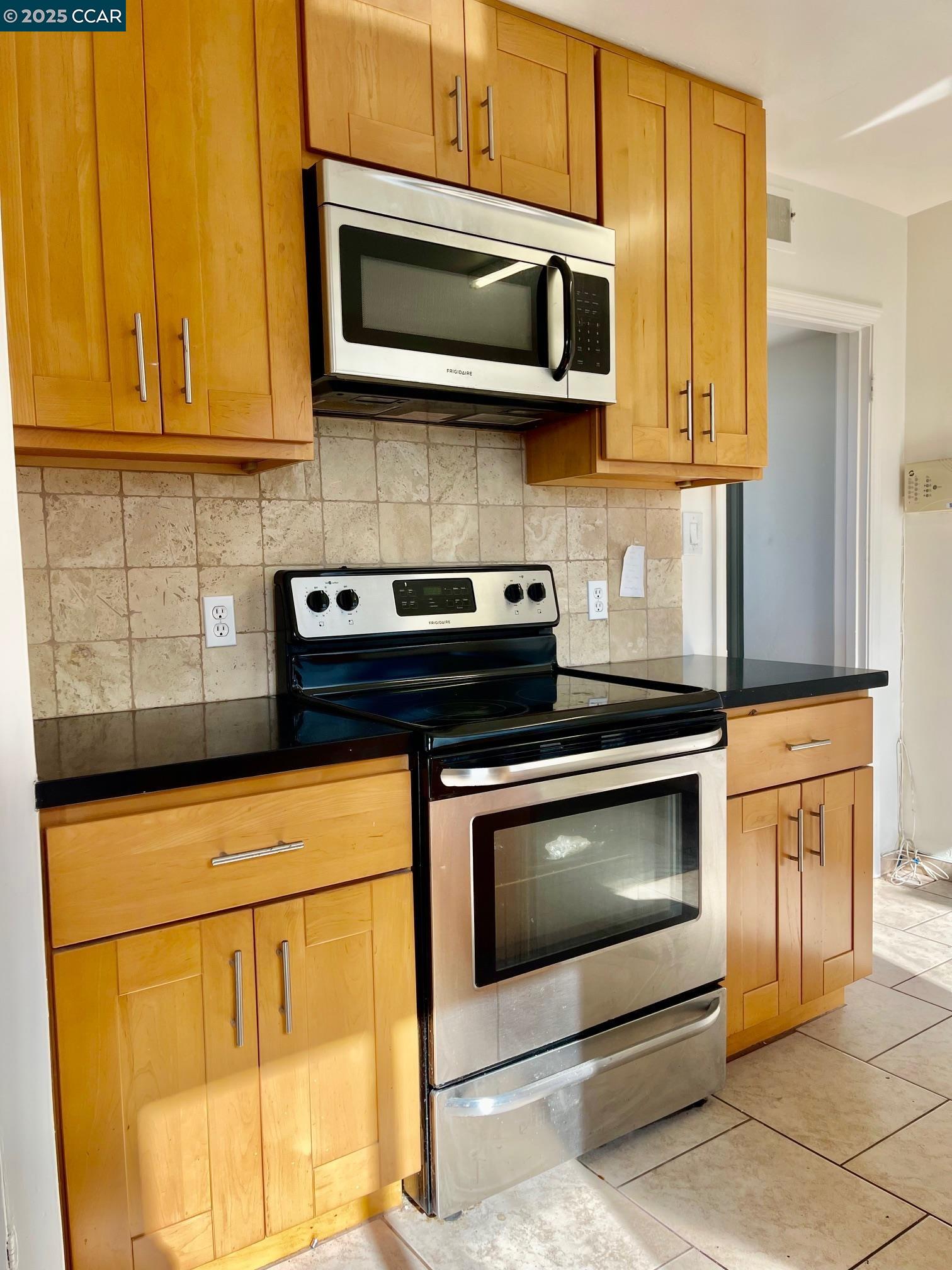 Detail Gallery Image 12 of 39 For 3530 Clinton Ave, Richmond,  CA 94805 - 3 Beds | 1 Baths