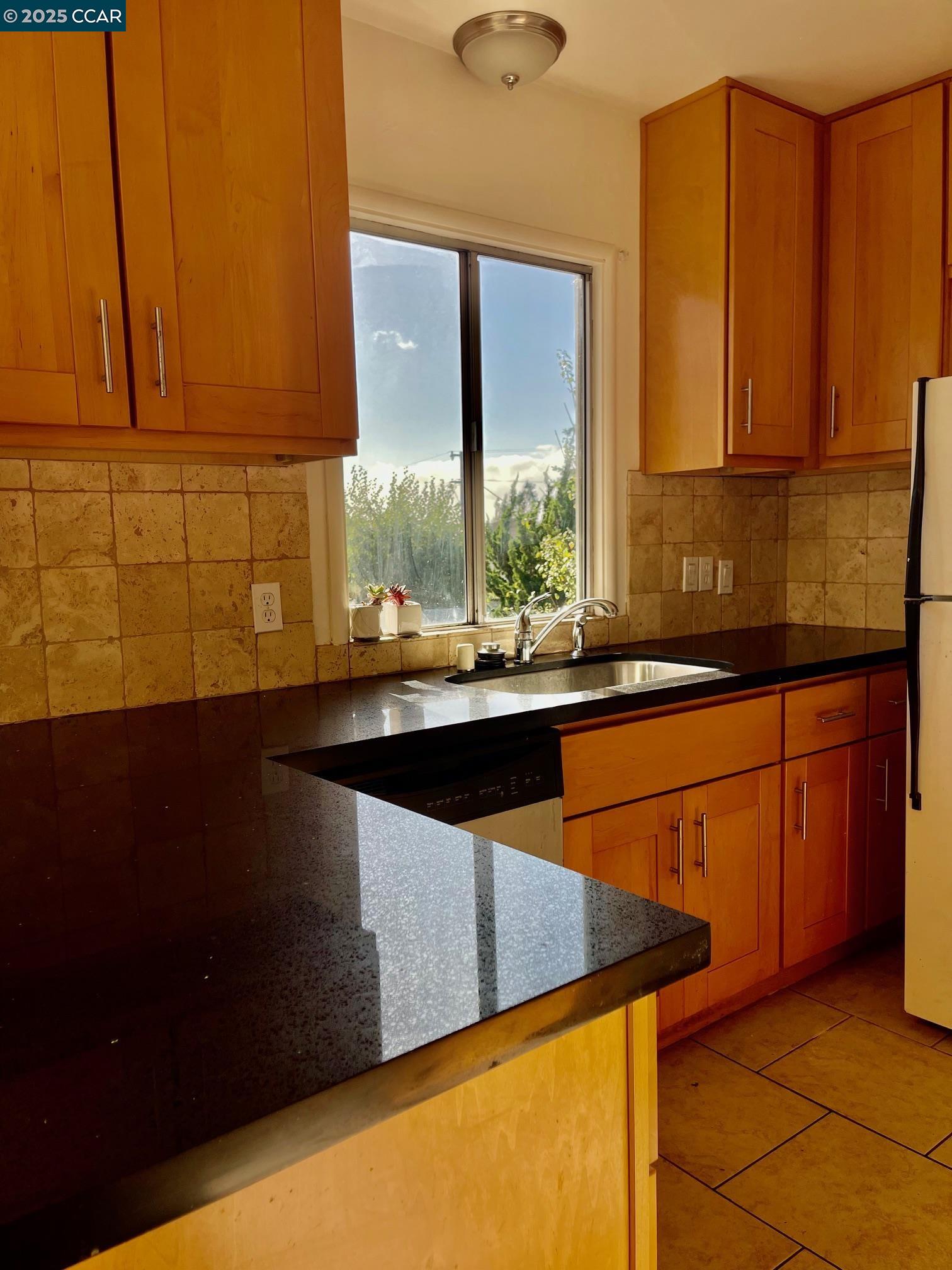 Detail Gallery Image 13 of 39 For 3530 Clinton Ave, Richmond,  CA 94805 - 3 Beds | 1 Baths