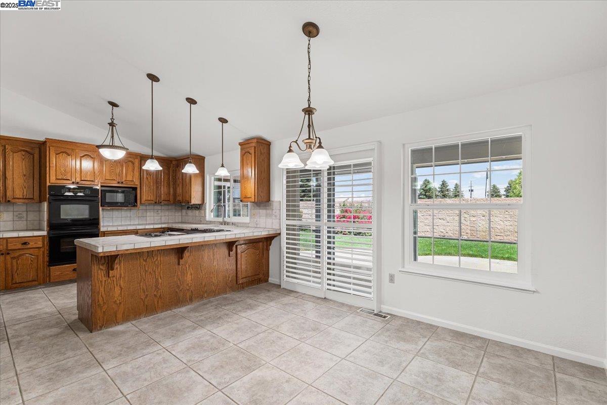 Detail Gallery Image 15 of 49 For 27000 S Hillview St, Tracy,  CA 95304 - 4 Beds | 3 Baths