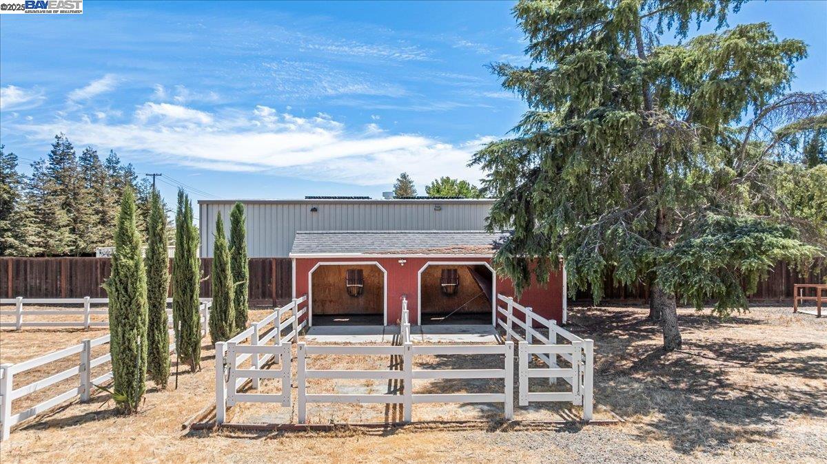 Detail Gallery Image 39 of 49 For 27000 S Hillview St, Tracy,  CA 95304 - 4 Beds | 3 Baths