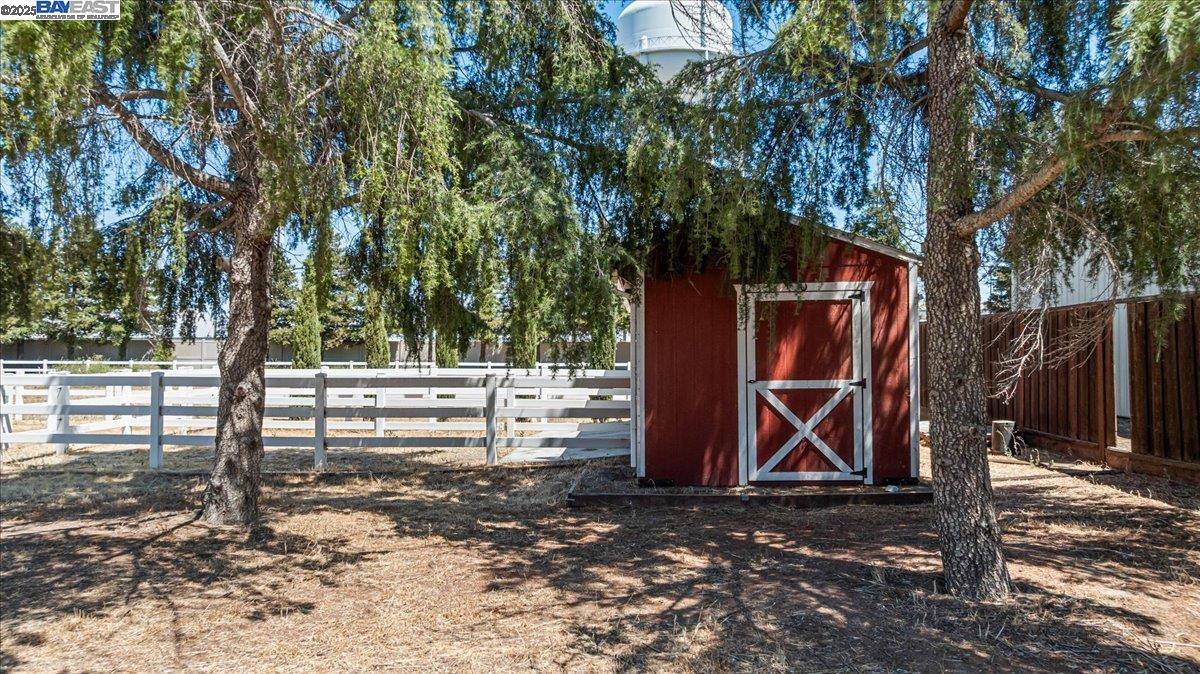 Detail Gallery Image 41 of 49 For 27000 S Hillview St, Tracy,  CA 95304 - 4 Beds | 3 Baths