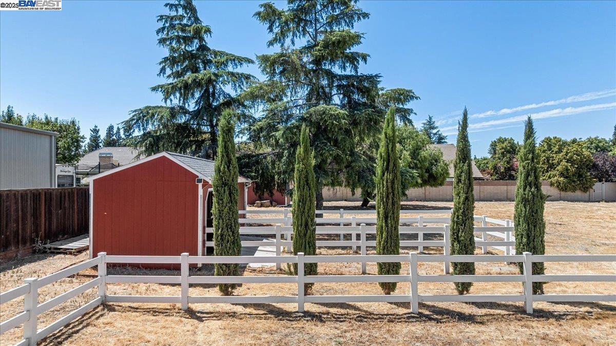 Detail Gallery Image 42 of 49 For 27000 S Hillview St, Tracy,  CA 95304 - 4 Beds | 3 Baths