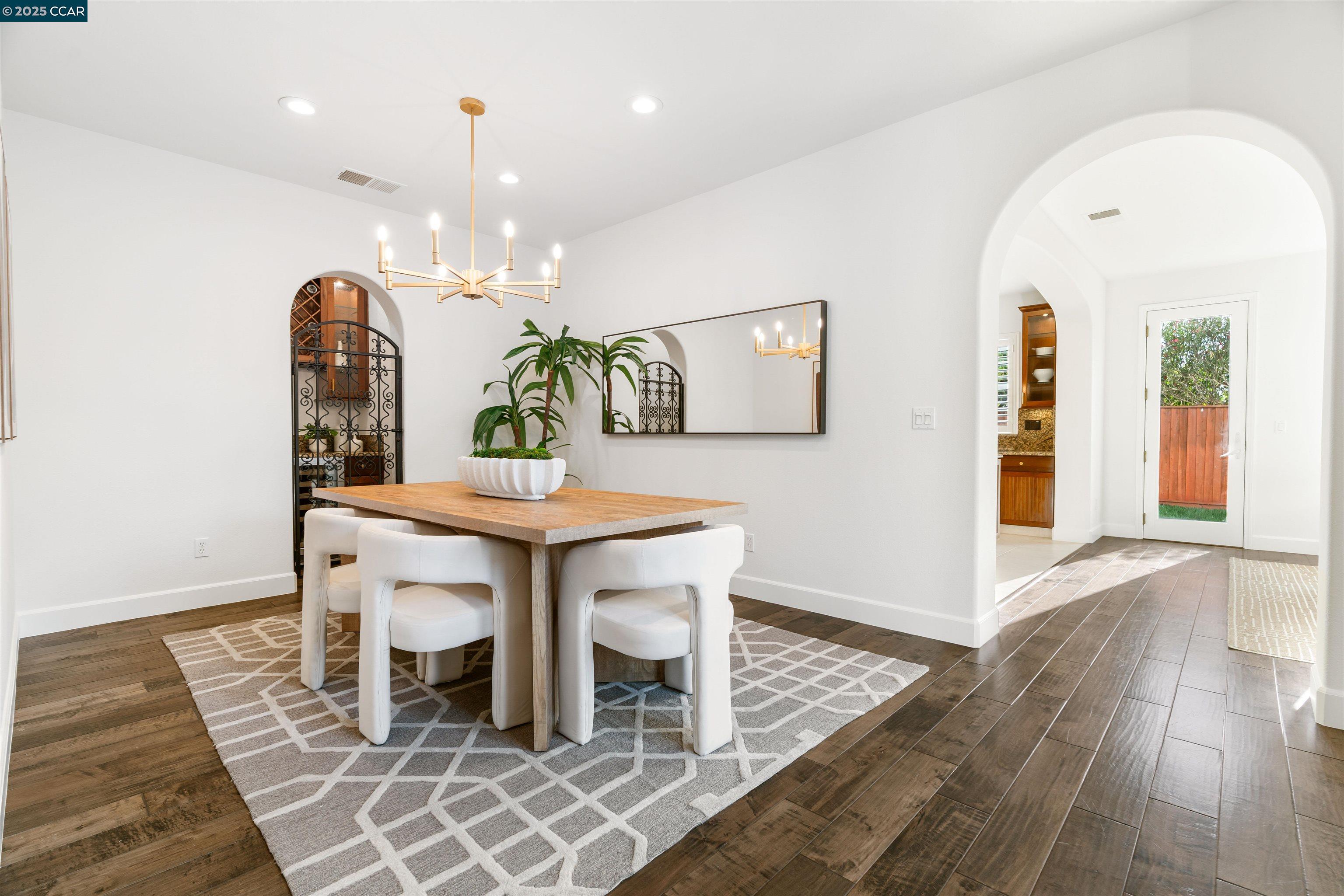 Detail Gallery Image 4 of 40 For 108 Geranium Ct, San Ramon,  CA 94582 - 3 Beds | 2/1 Baths