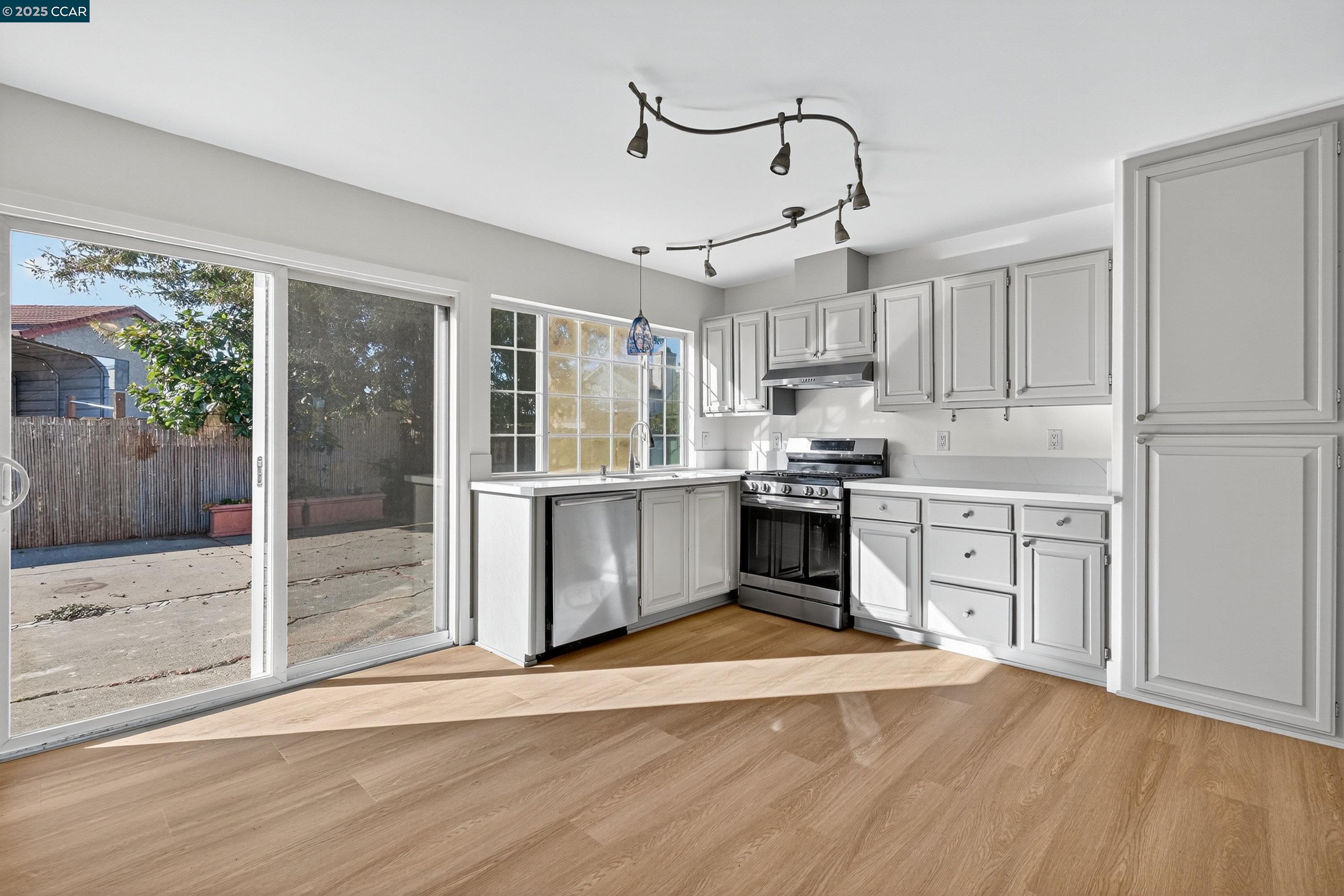 Detail Gallery Image 17 of 41 For 705 Danrose Dr, American Canyon,  CA 94503 - 4 Beds | 2 Baths