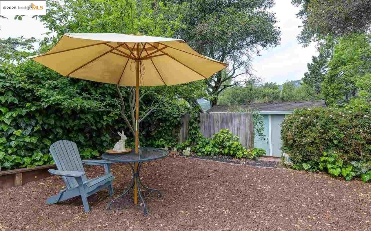 Detail Gallery Image 4 of 13 For 6454 Mokelumne Ave, Oakland,  CA 94605 - 2 Beds | 1 Baths