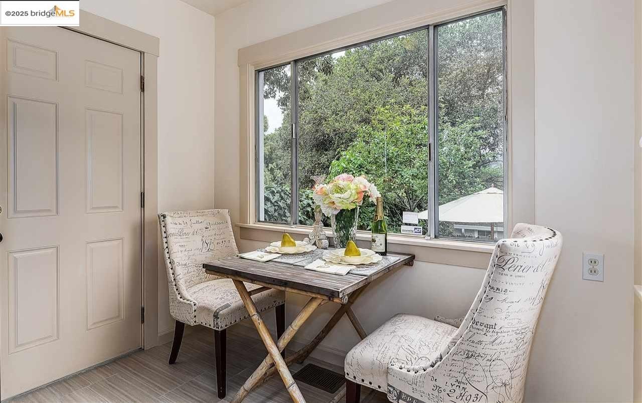 Detail Gallery Image 5 of 13 For 6454 Mokelumne Ave, Oakland,  CA 94605 - 2 Beds | 1 Baths