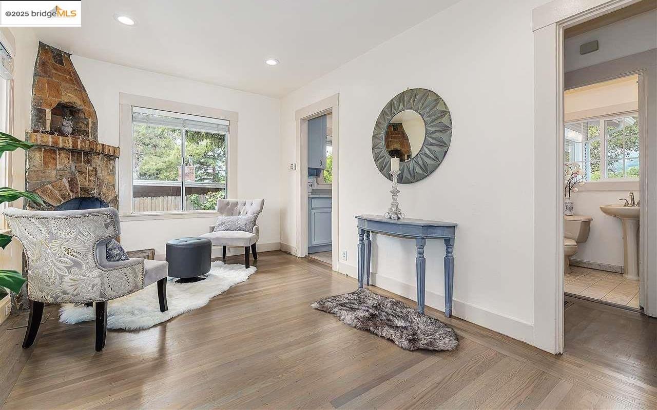 Detail Gallery Image 9 of 13 For 6454 Mokelumne Ave, Oakland,  CA 94605 - 2 Beds | 1 Baths