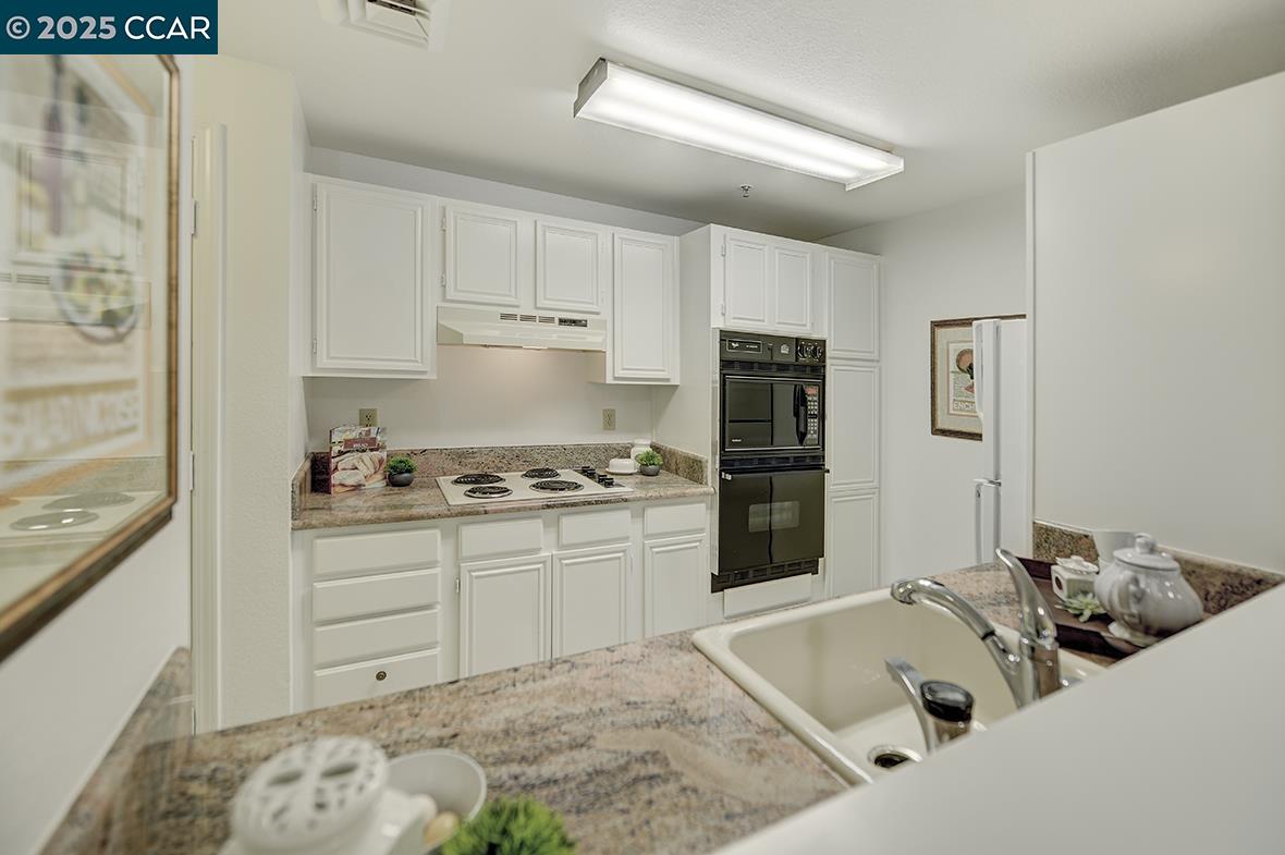 Detail Gallery Image 2 of 43 For 1840 Tice Creek Dr #2110,  Walnut Creek,  CA 94595 - 2 Beds | 1/1 Baths