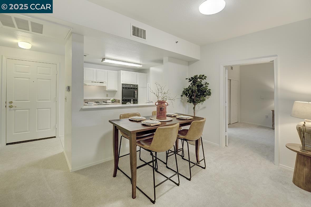 Detail Gallery Image 16 of 43 For 1840 Tice Creek Dr #2110,  Walnut Creek,  CA 94595 - 2 Beds | 1/1 Baths