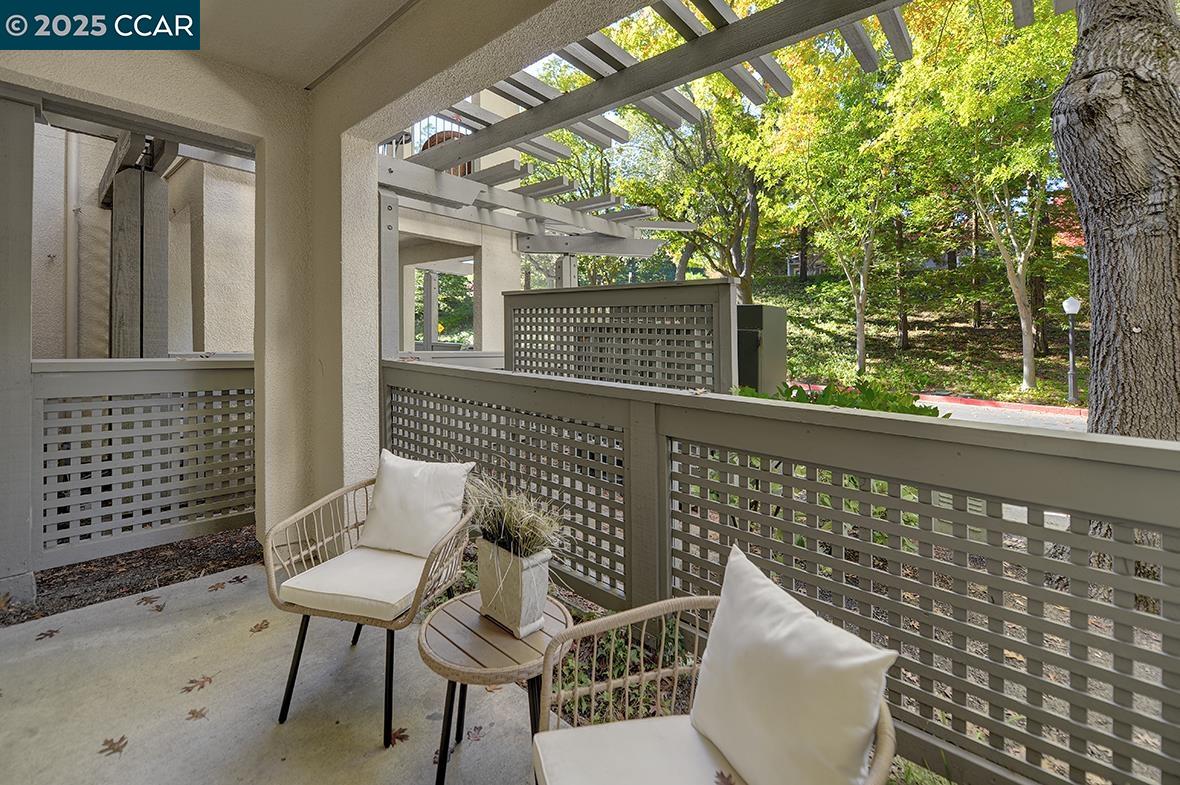 Detail Gallery Image 8 of 43 For 1840 Tice Creek Dr #2110,  Walnut Creek,  CA 94595 - 2 Beds | 1/1 Baths