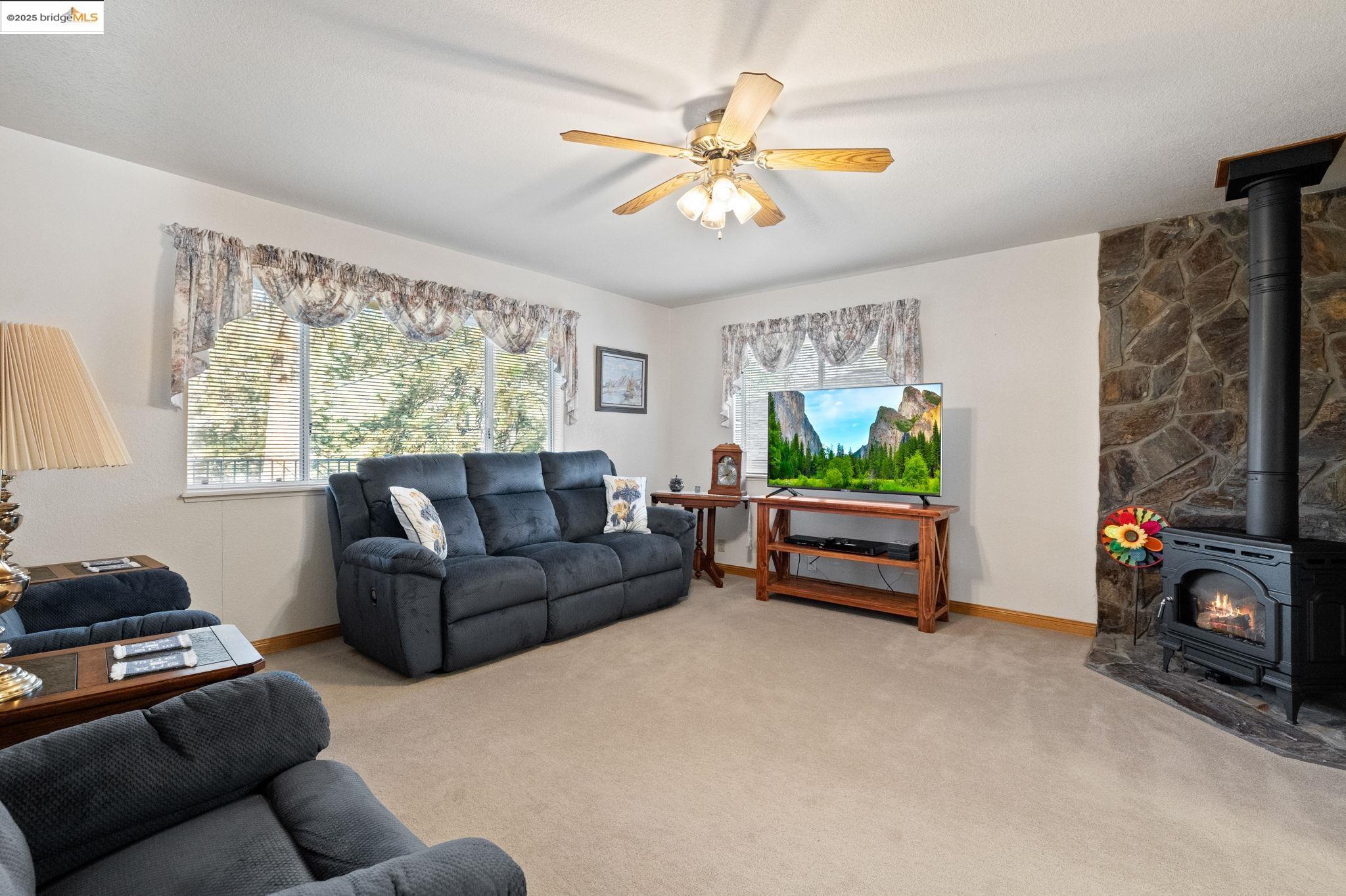 Detail Gallery Image 2 of 60 For 19621 Cottonwood St, Groveland,  CA 95321-9372 - 3 Beds | 2 Baths