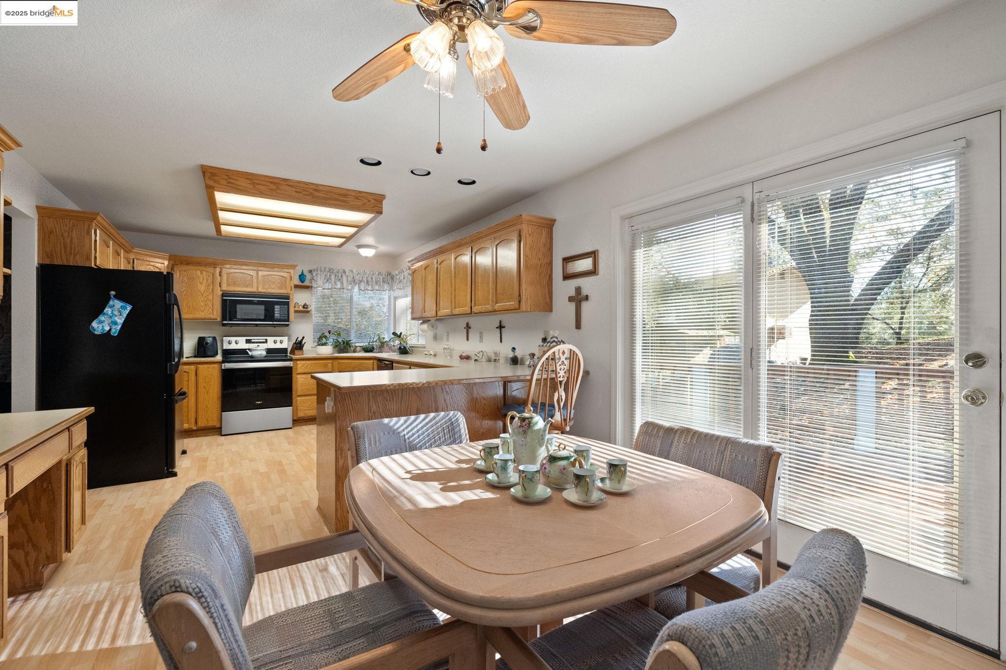 Detail Gallery Image 6 of 60 For 19621 Cottonwood St, Groveland,  CA 95321-9372 - 3 Beds | 2 Baths