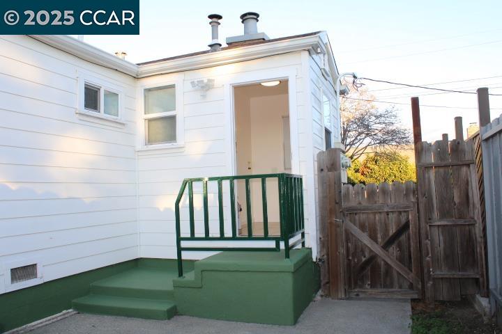Detail Gallery Image 18 of 18 For 827 33rd St #827,  Richmond,  CA 94804 - 2 Beds | 1 Baths