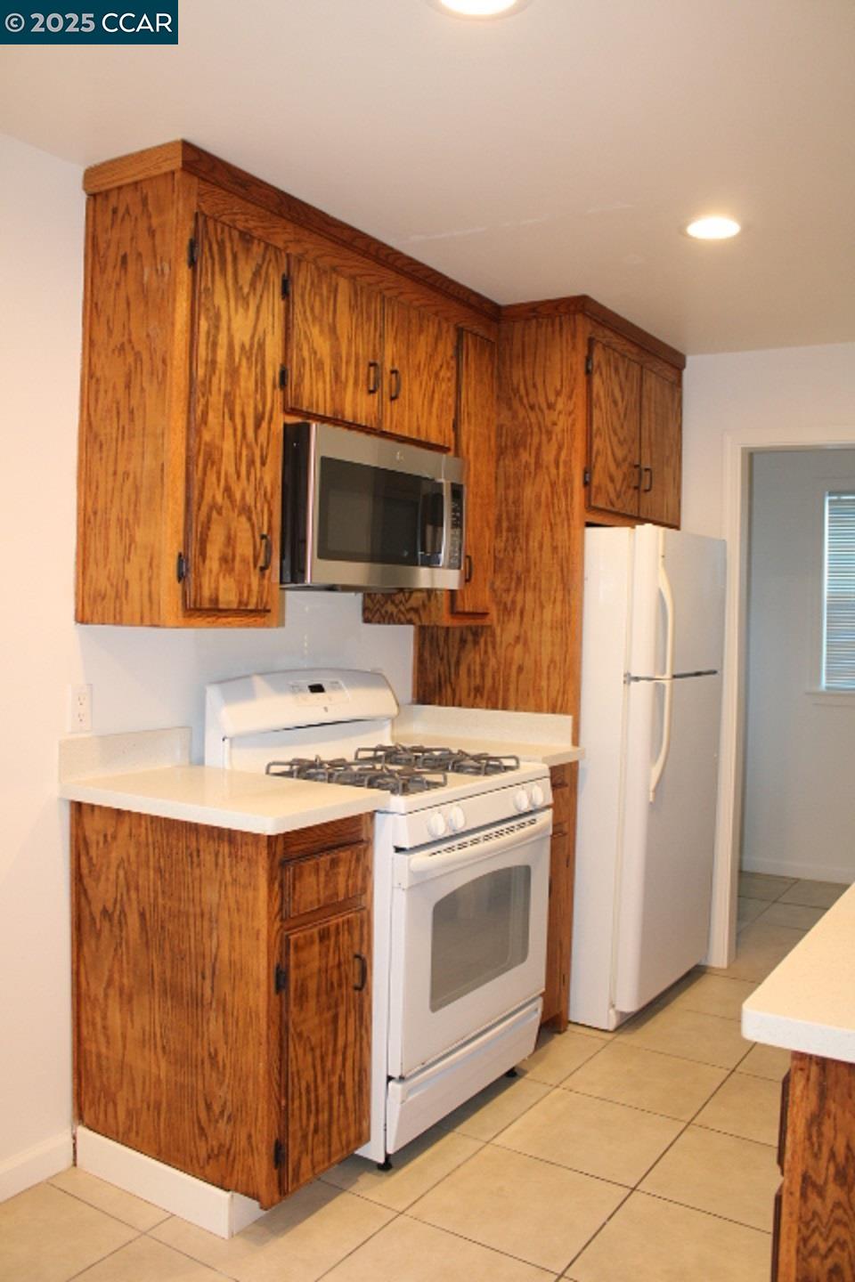 Detail Gallery Image 5 of 18 For 827 33rd St #827,  Richmond,  CA 94804 - 2 Beds | 1 Baths