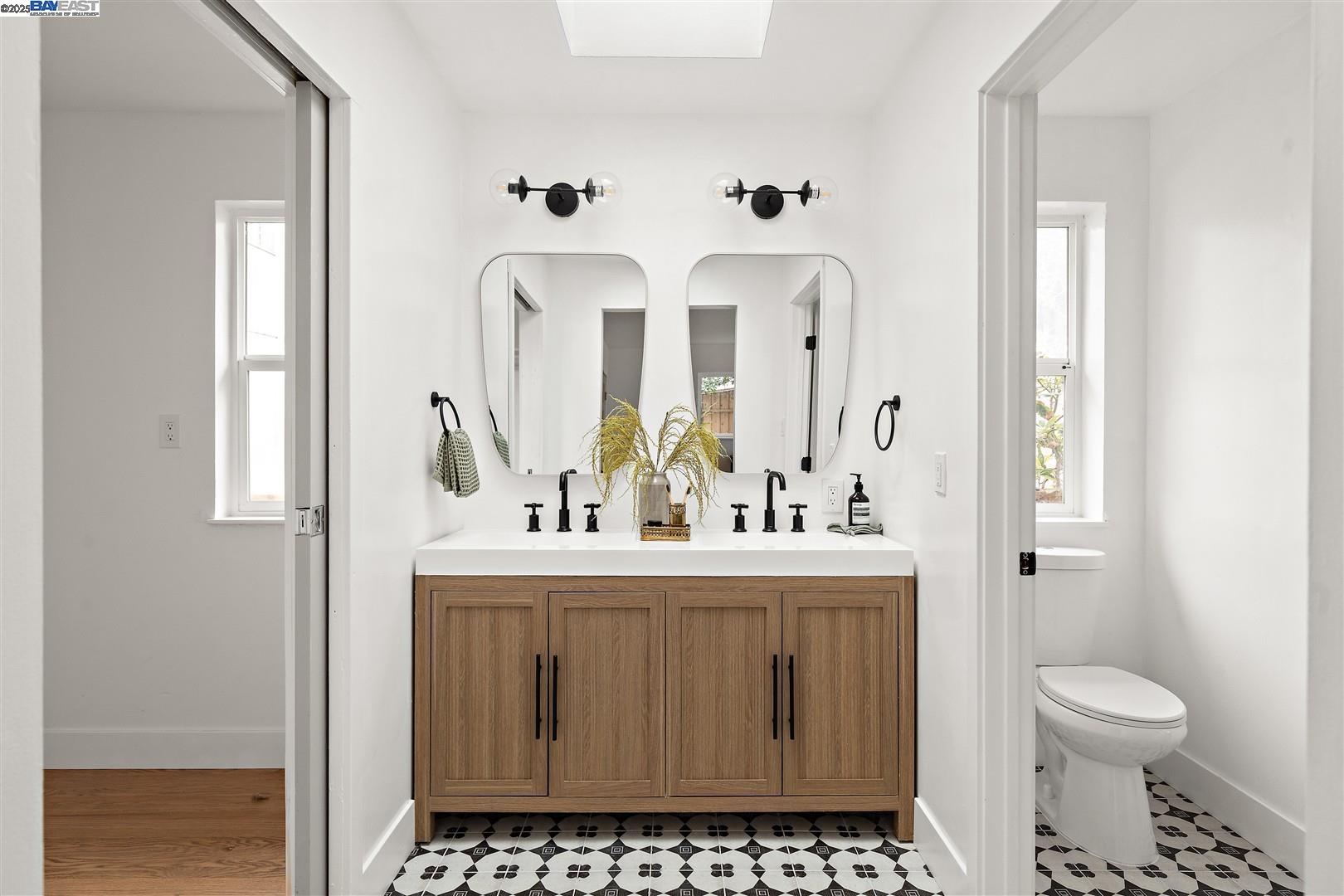 Detail Gallery Image 19 of 51 For 121 Beachview Ave, Pacifica,  CA 94044 - 4 Beds | 2/1 Baths