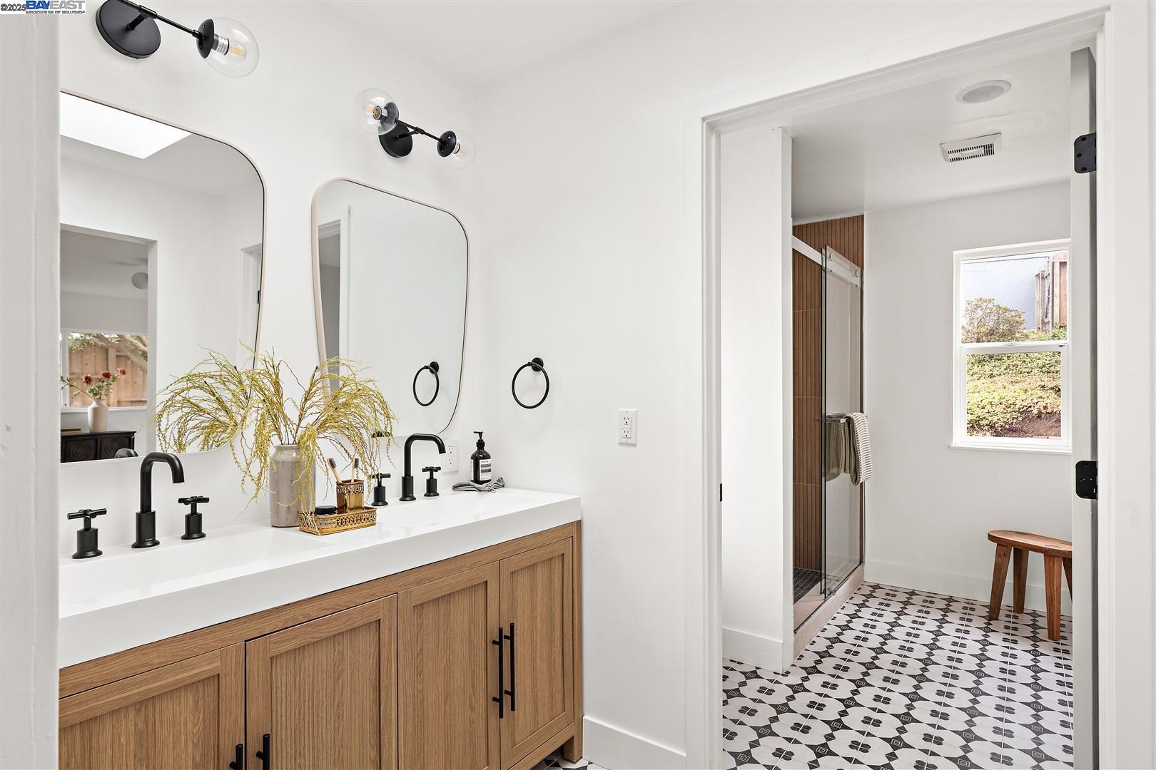 Detail Gallery Image 20 of 51 For 121 Beachview Ave, Pacifica,  CA 94044 - 4 Beds | 2/1 Baths