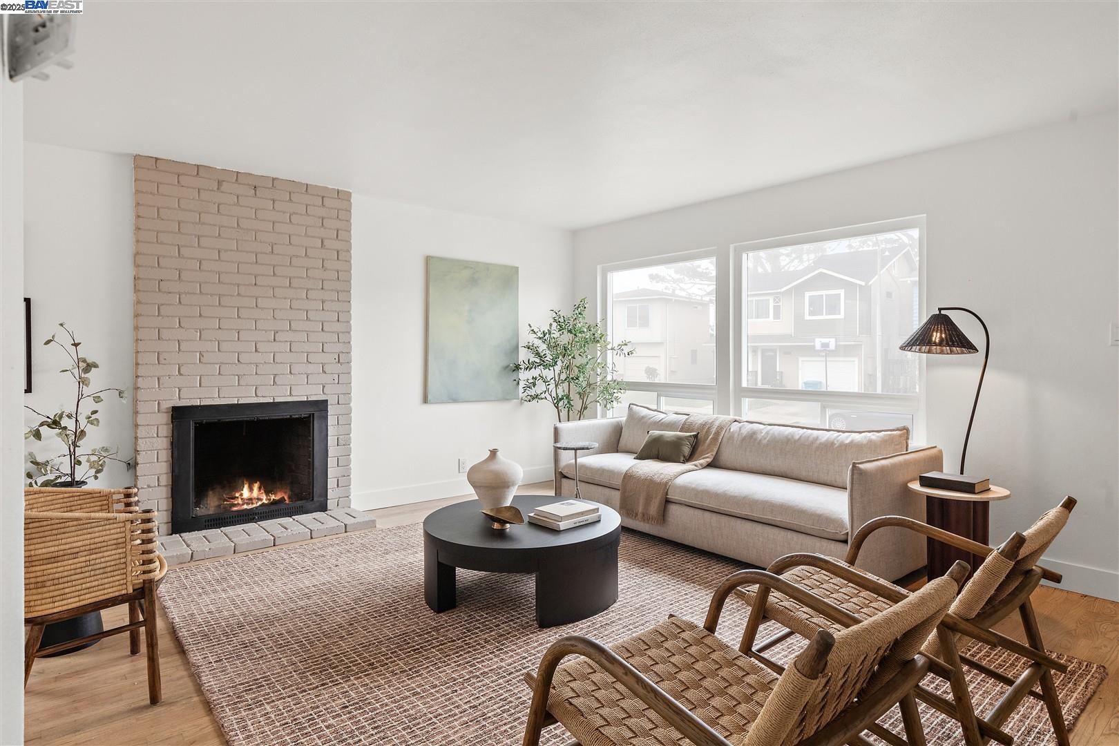 Detail Gallery Image 3 of 51 For 121 Beachview Ave, Pacifica,  CA 94044 - 4 Beds | 2/1 Baths