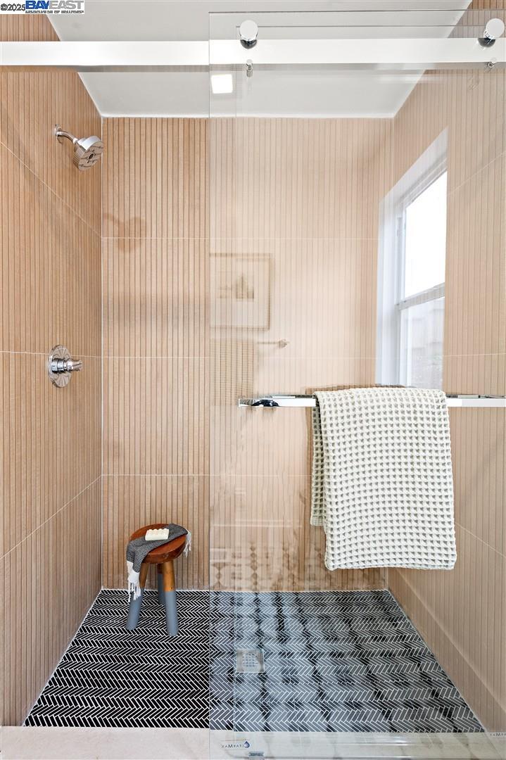 Detail Gallery Image 21 of 51 For 121 Beachview Ave, Pacifica,  CA 94044 - 4 Beds | 2/1 Baths