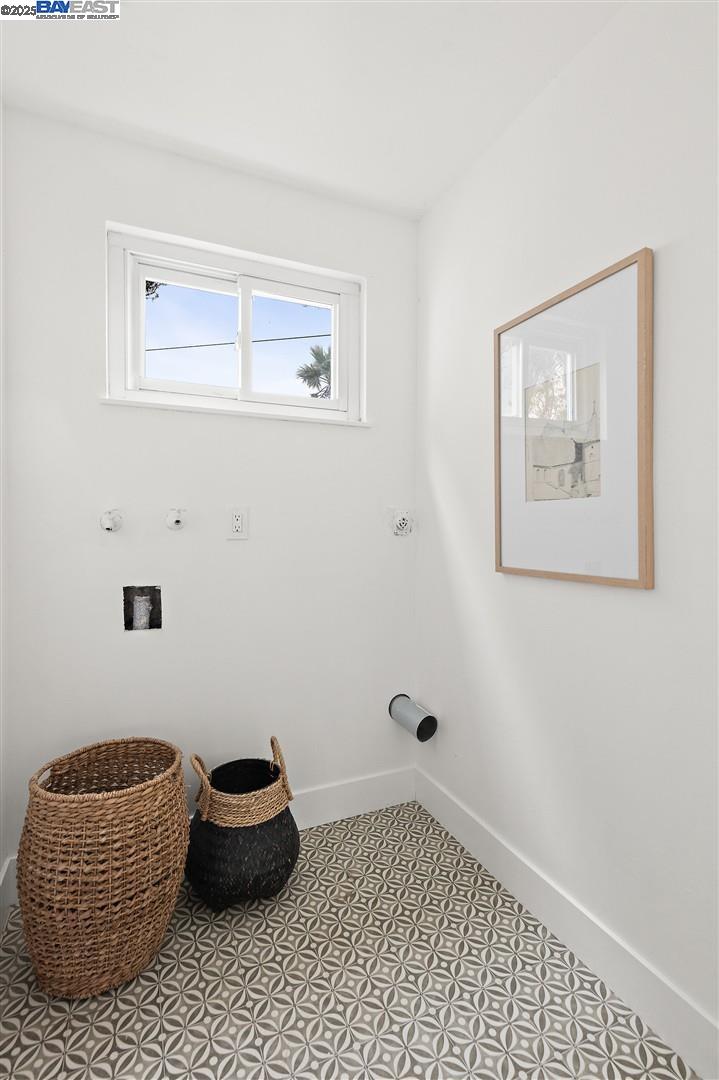 Detail Gallery Image 23 of 51 For 121 Beachview Ave, Pacifica,  CA 94044 - 4 Beds | 2/1 Baths