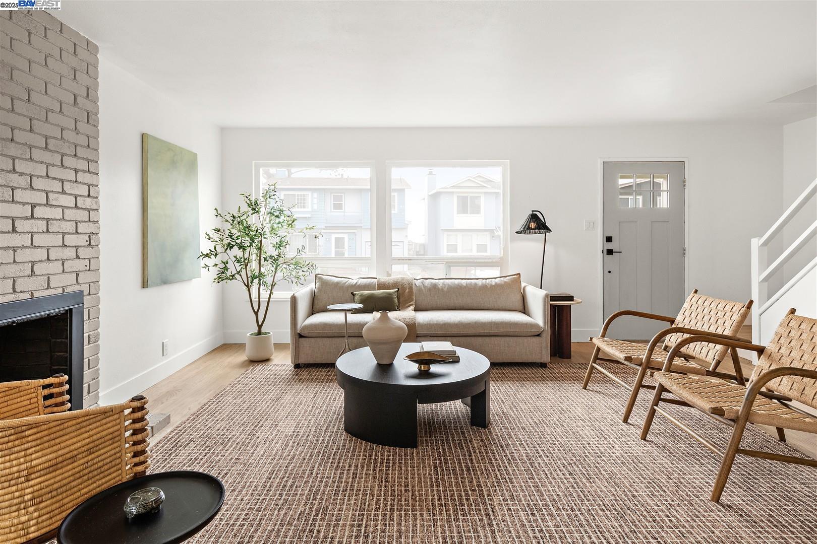 Detail Gallery Image 4 of 51 For 121 Beachview Ave, Pacifica,  CA 94044 - 4 Beds | 2/1 Baths