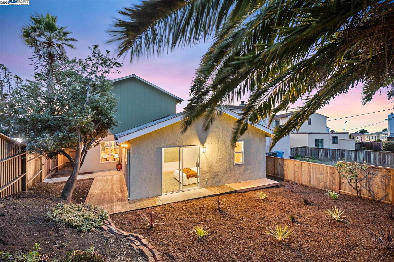 Detail Gallery Image 33 of 51 For 121 Beachview Ave, Pacifica,  CA 94044 - 4 Beds | 2/1 Baths