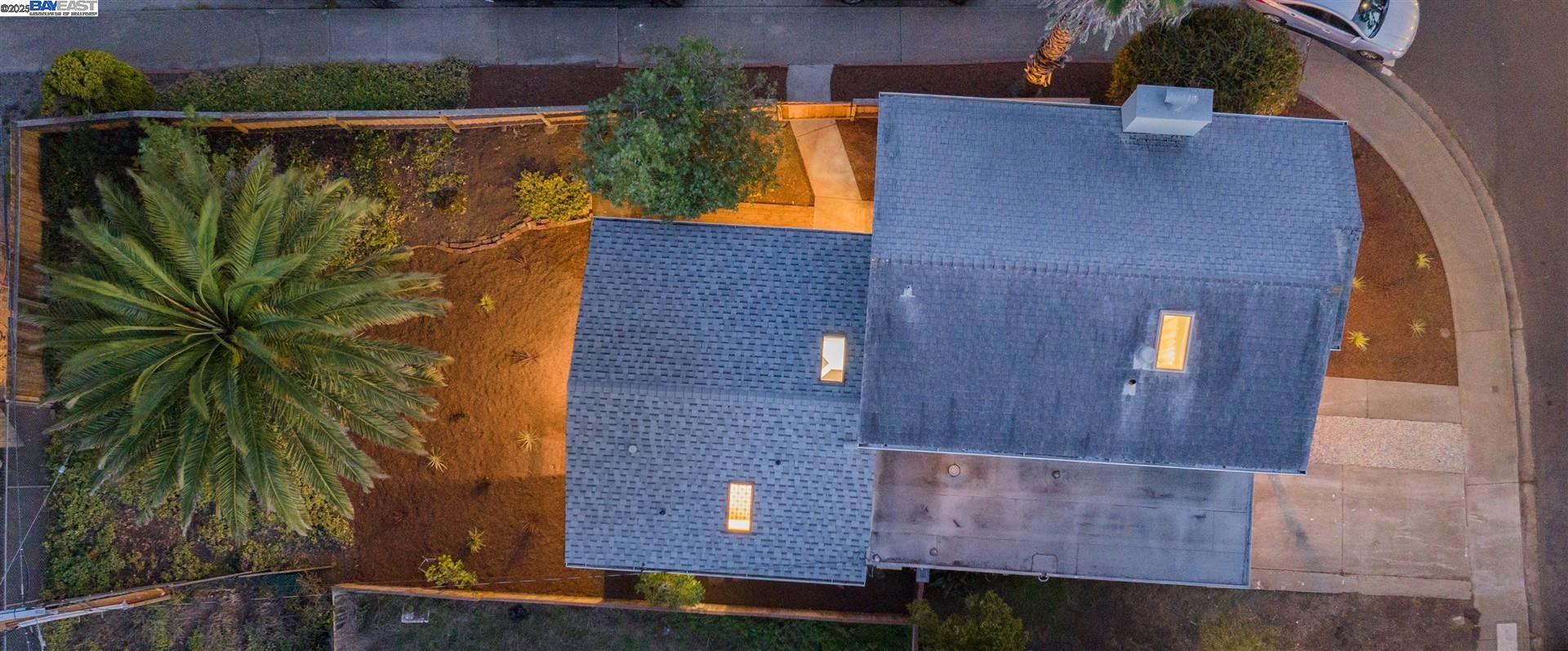 Detail Gallery Image 34 of 51 For 121 Beachview Ave, Pacifica,  CA 94044 - 4 Beds | 2/1 Baths