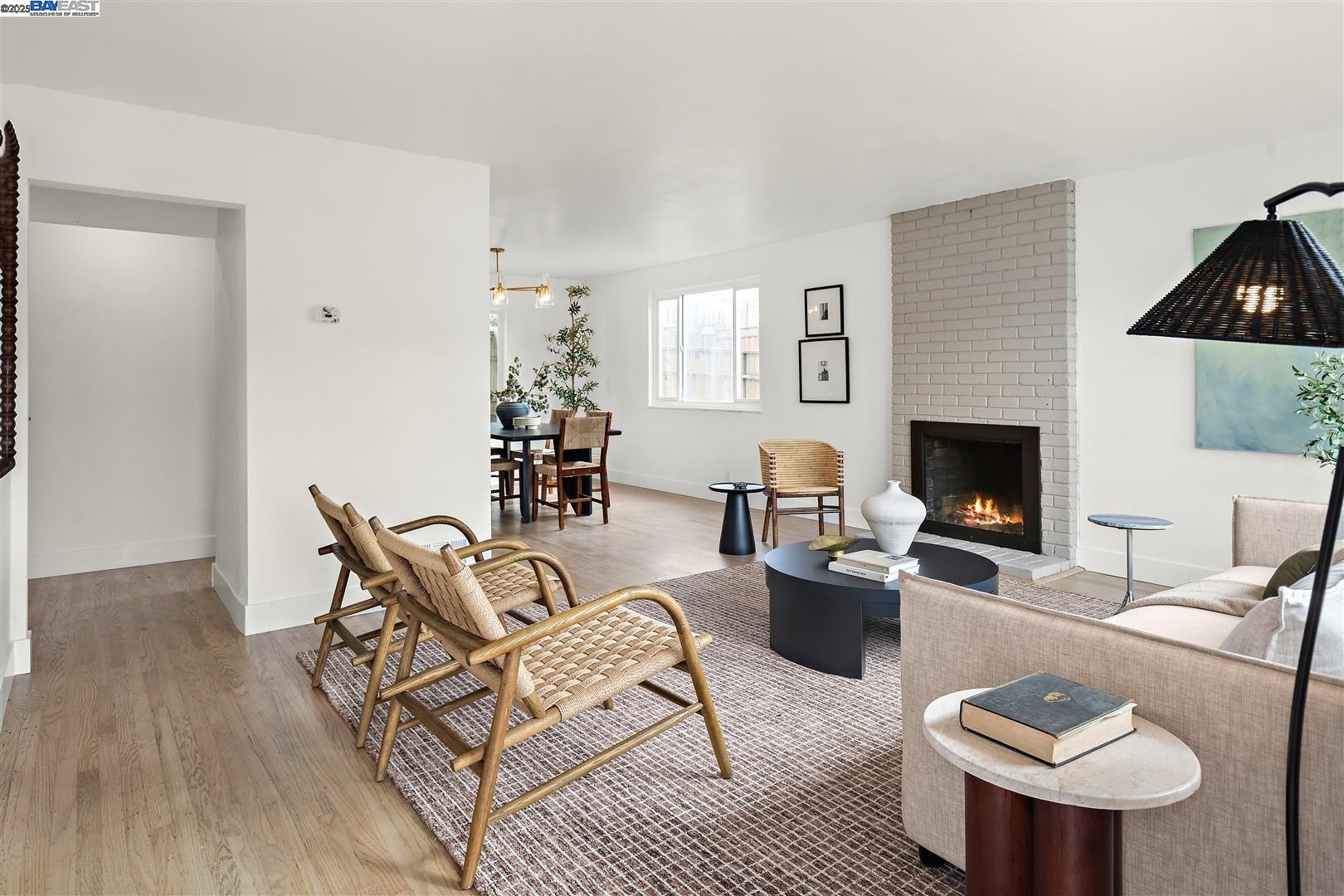 Detail Gallery Image 5 of 51 For 121 Beachview Ave, Pacifica,  CA 94044 - 4 Beds | 2/1 Baths