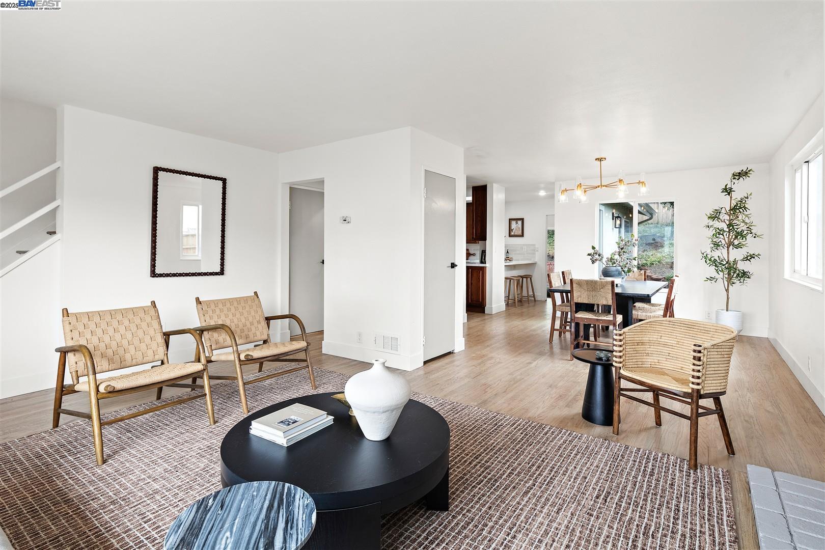 Detail Gallery Image 6 of 51 For 121 Beachview Ave, Pacifica,  CA 94044 - 4 Beds | 2/1 Baths