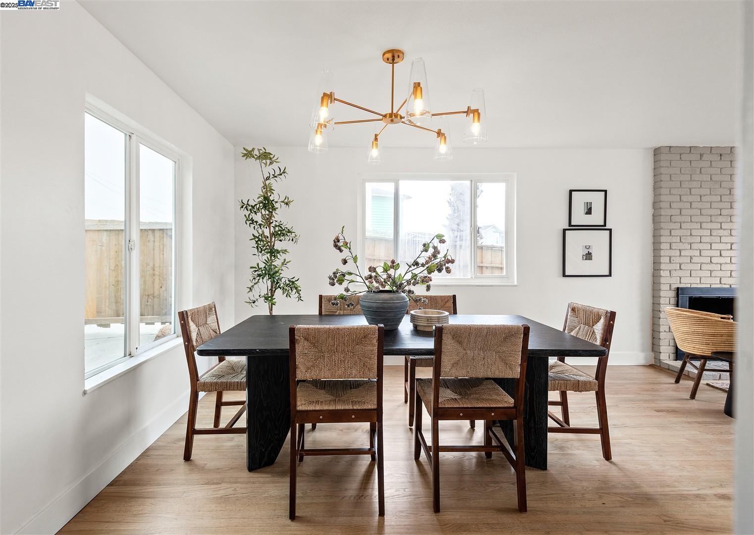 Detail Gallery Image 8 of 51 For 121 Beachview Ave, Pacifica,  CA 94044 - 4 Beds | 2/1 Baths