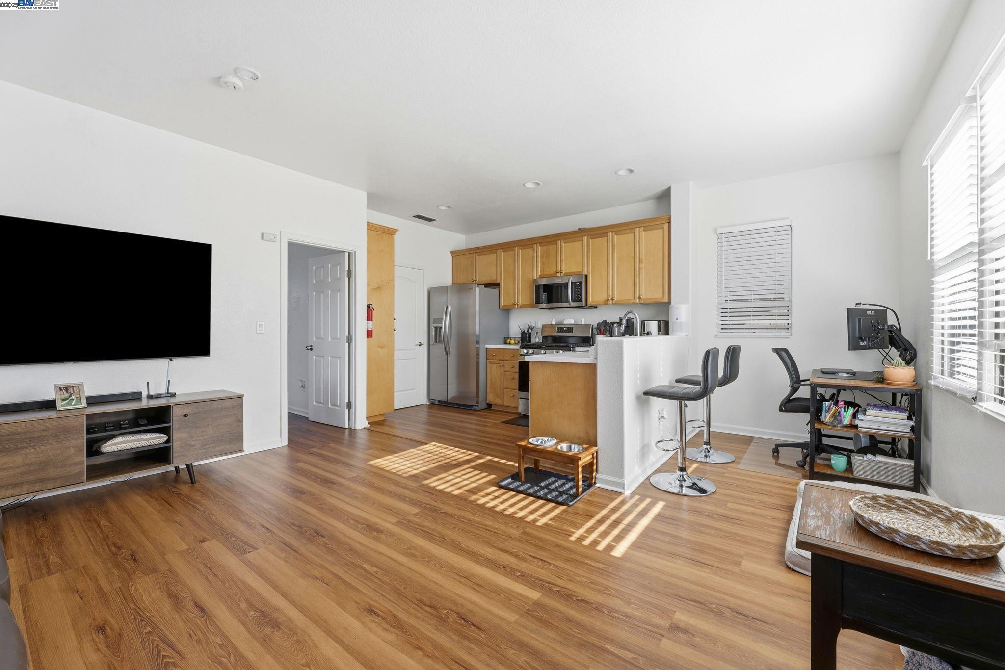 Detail Gallery Image 11 of 53 For 1136 Taraya Ter, Hercules,  CA 94547 - 4 Beds | 4/1 Baths