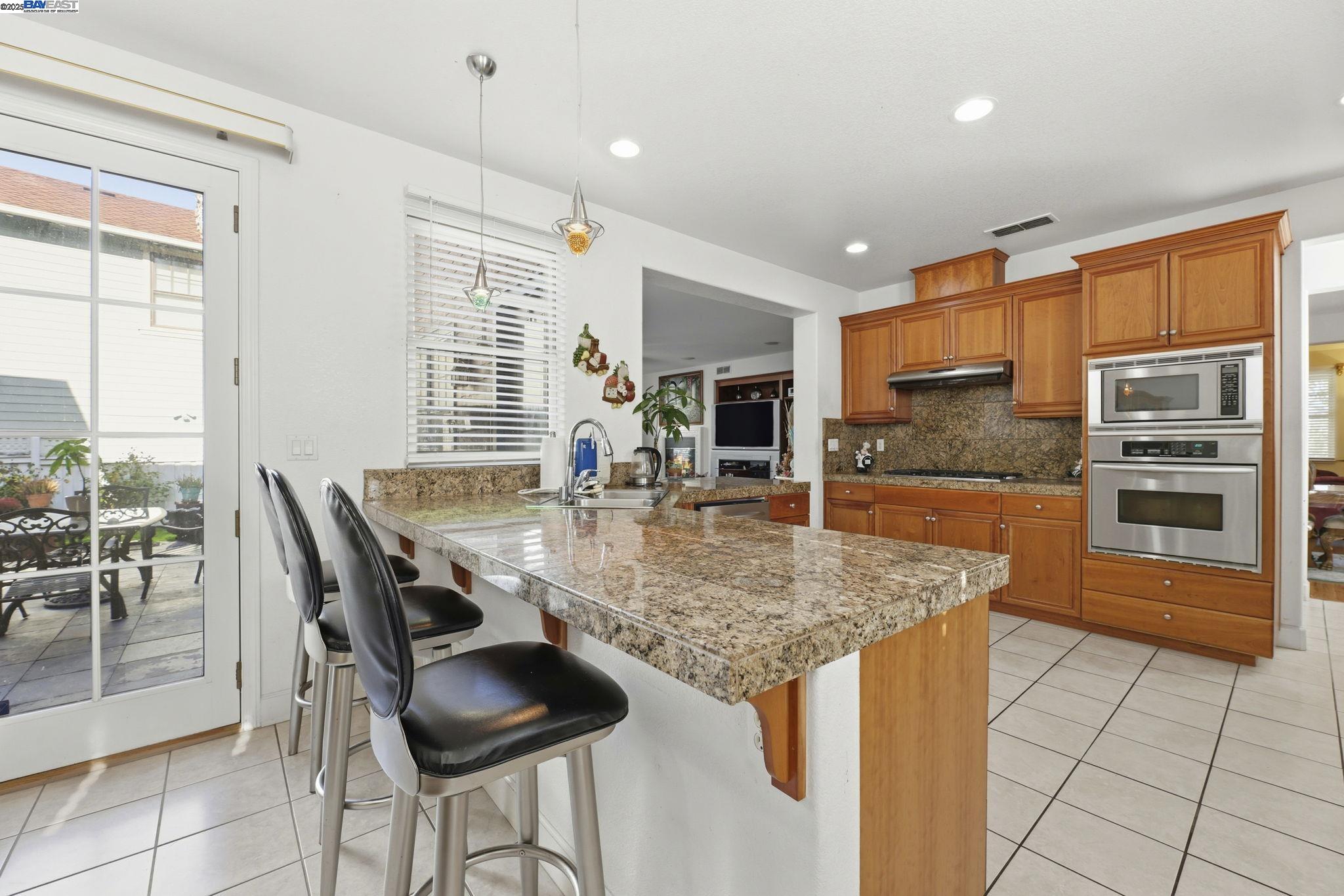 Detail Gallery Image 16 of 53 For 1136 Taraya Ter, Hercules,  CA 94547 - 4 Beds | 4/1 Baths