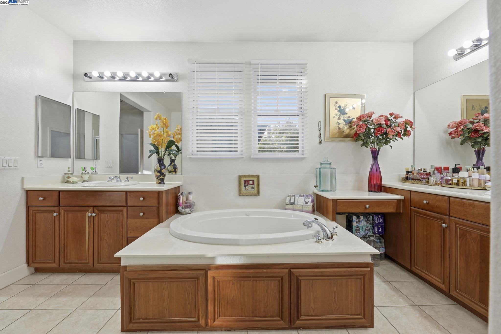 Detail Gallery Image 43 of 53 For 1136 Taraya Ter, Hercules,  CA 94547 - 4 Beds | 4/1 Baths