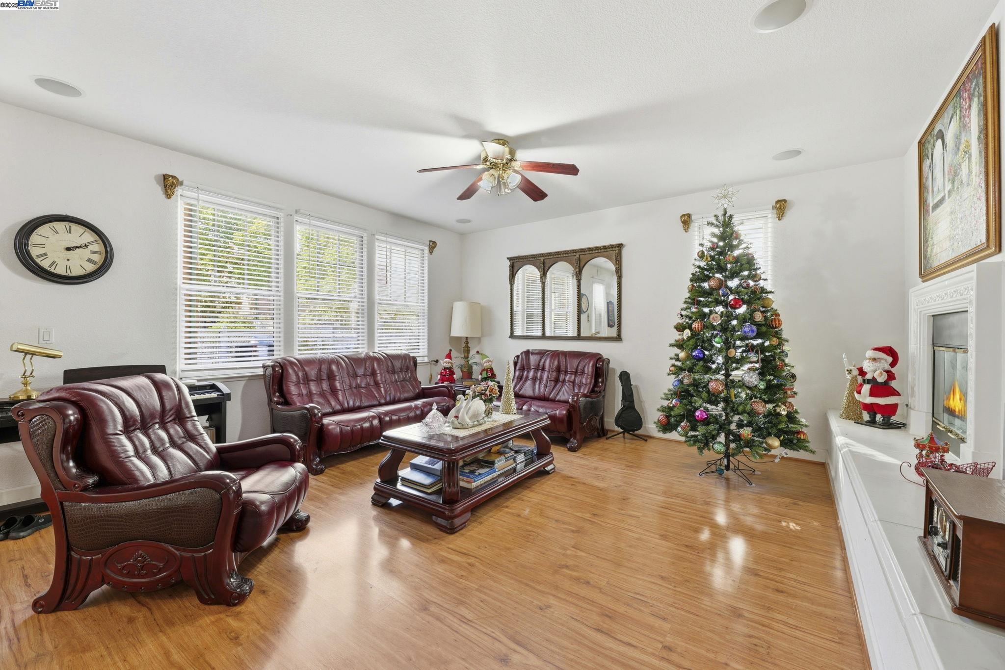 Detail Gallery Image 8 of 53 For 1136 Taraya Ter, Hercules,  CA 94547 - 4 Beds | 4/1 Baths