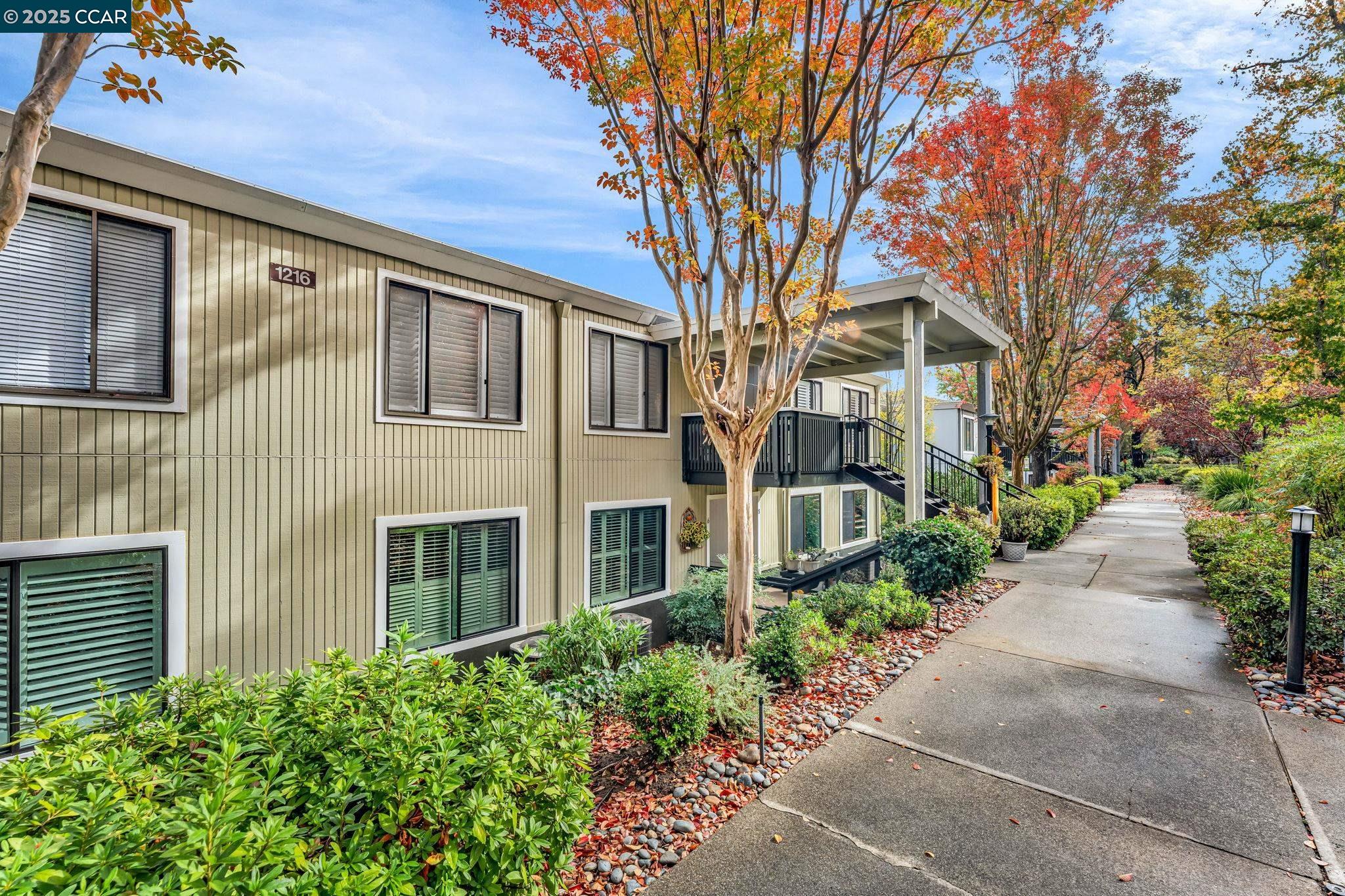 Detail Gallery Image 3 of 49 For 1216 Fairlawn Ct #8,  Walnut Creek,  CA 94595 - 2 Beds | 2 Baths