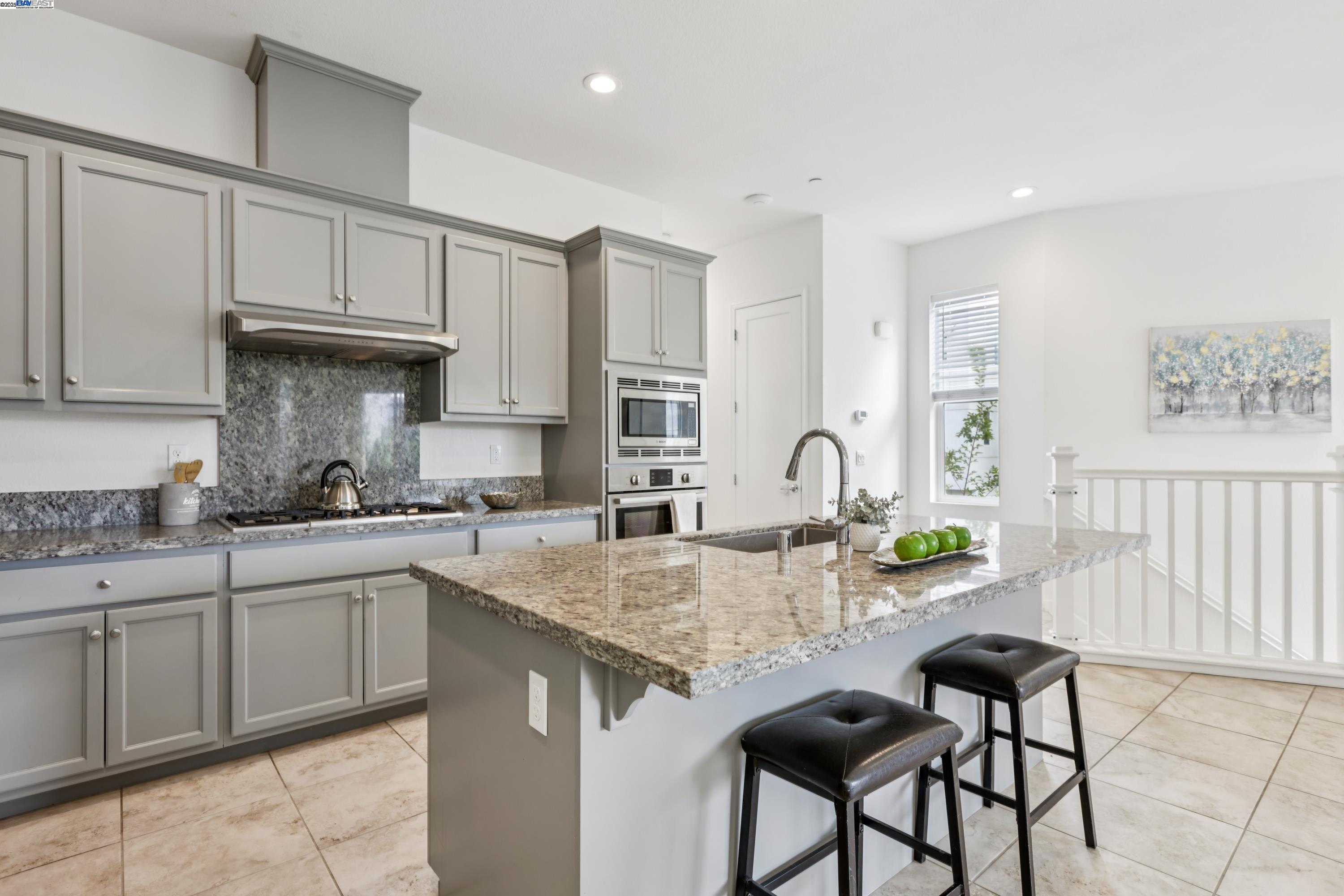 Detail Gallery Image 8 of 21 For 5761 Huntley, Dublin,  CA 94568 - 4 Beds | 4 Baths