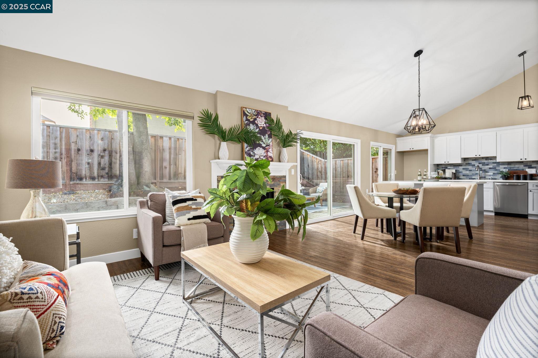 Detail Gallery Image 3 of 20 For 362 Meadowood Cir, San Ramon,  CA 94583 - 3 Beds | 2 Baths