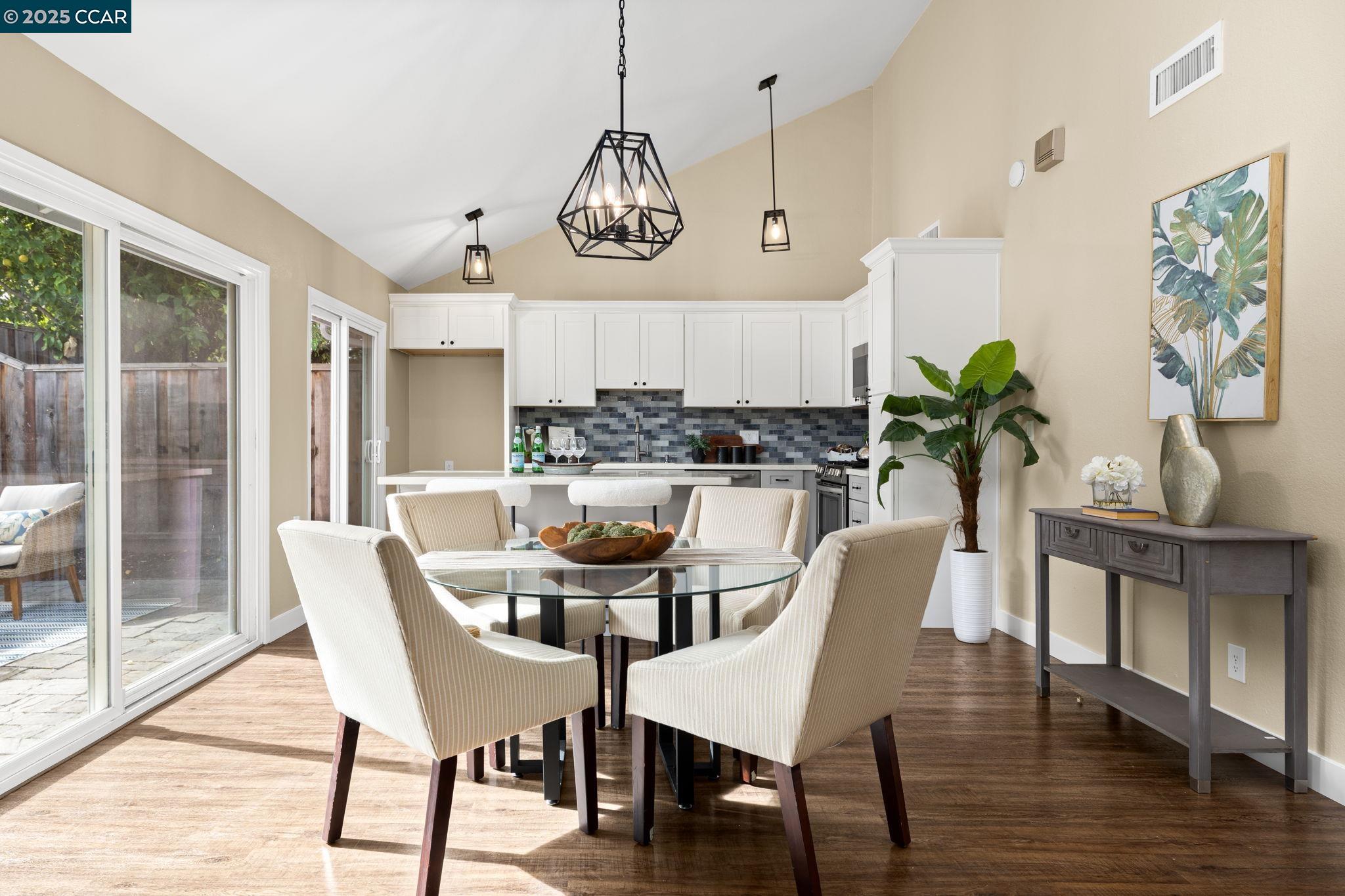 Detail Gallery Image 4 of 20 For 362 Meadowood Cir, San Ramon,  CA 94583 - 3 Beds | 2 Baths