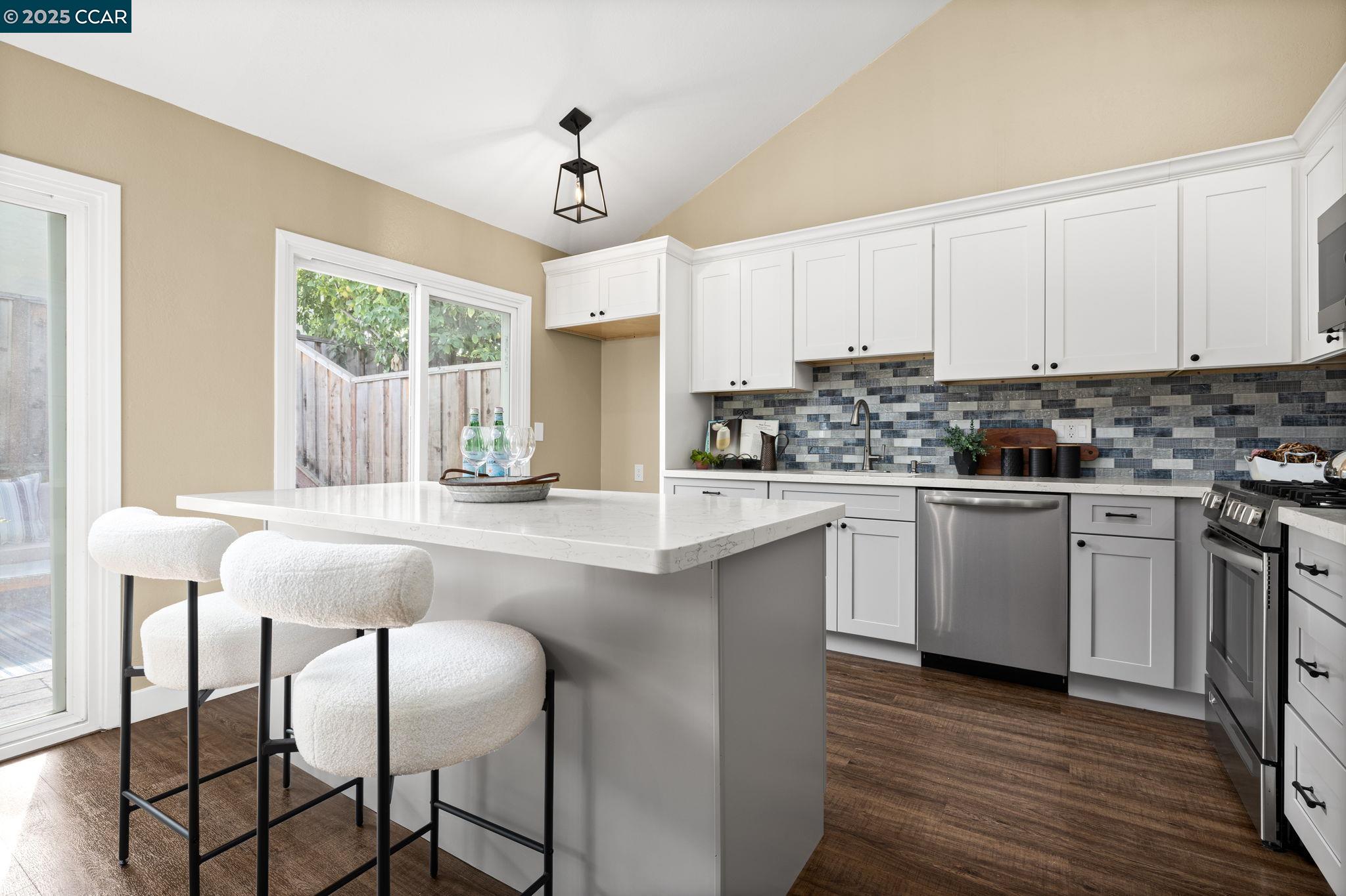 Detail Gallery Image 5 of 20 For 362 Meadowood Cir, San Ramon,  CA 94583 - 3 Beds | 2 Baths