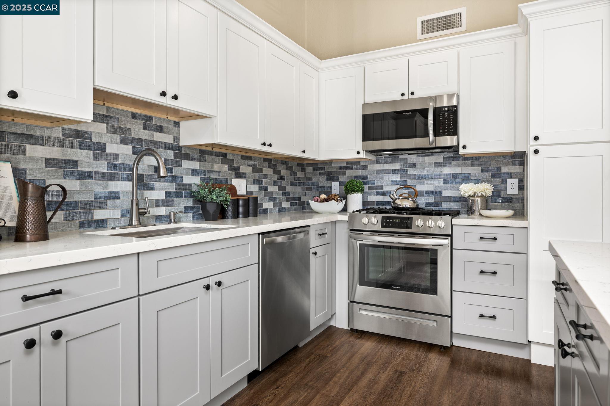 Detail Gallery Image 6 of 20 For 362 Meadowood Cir, San Ramon,  CA 94583 - 3 Beds | 2 Baths