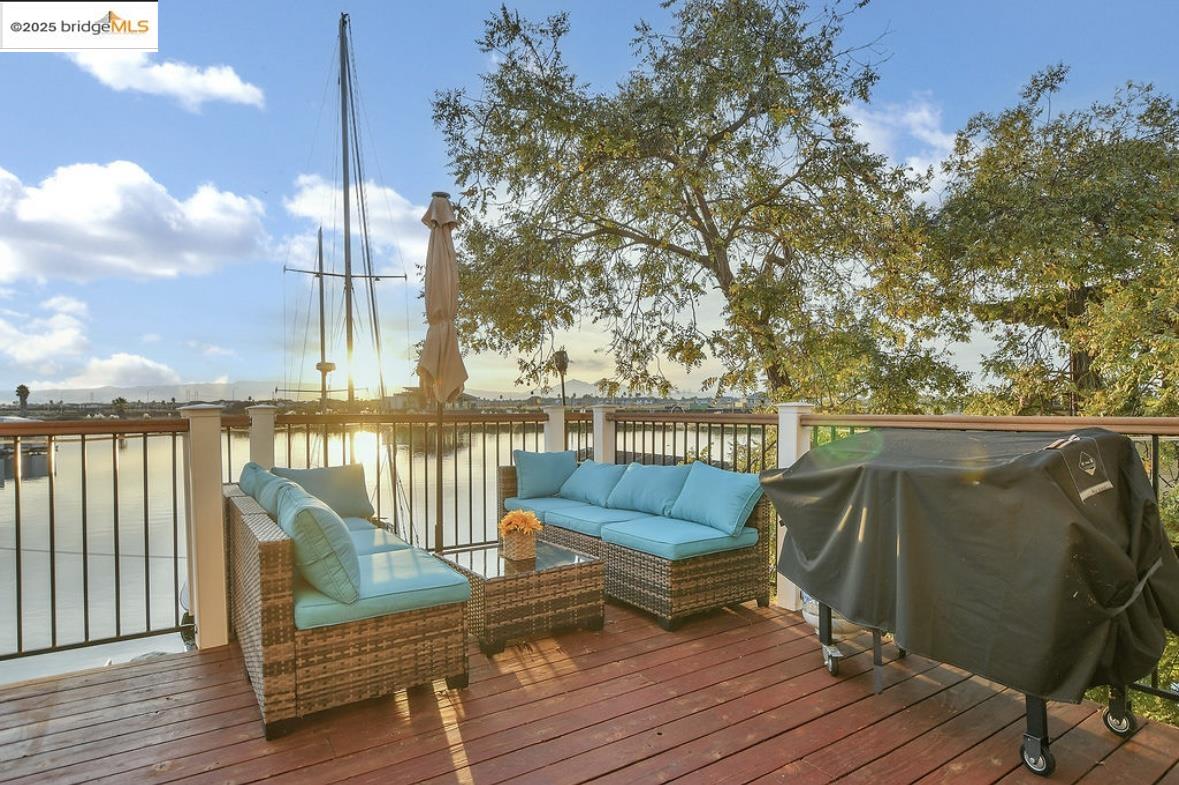 Detail Gallery Image 21 of 32 For 4930 Discovery Pt, Discovery Bay,  CA 94505 - 4 Beds | 2/1 Baths