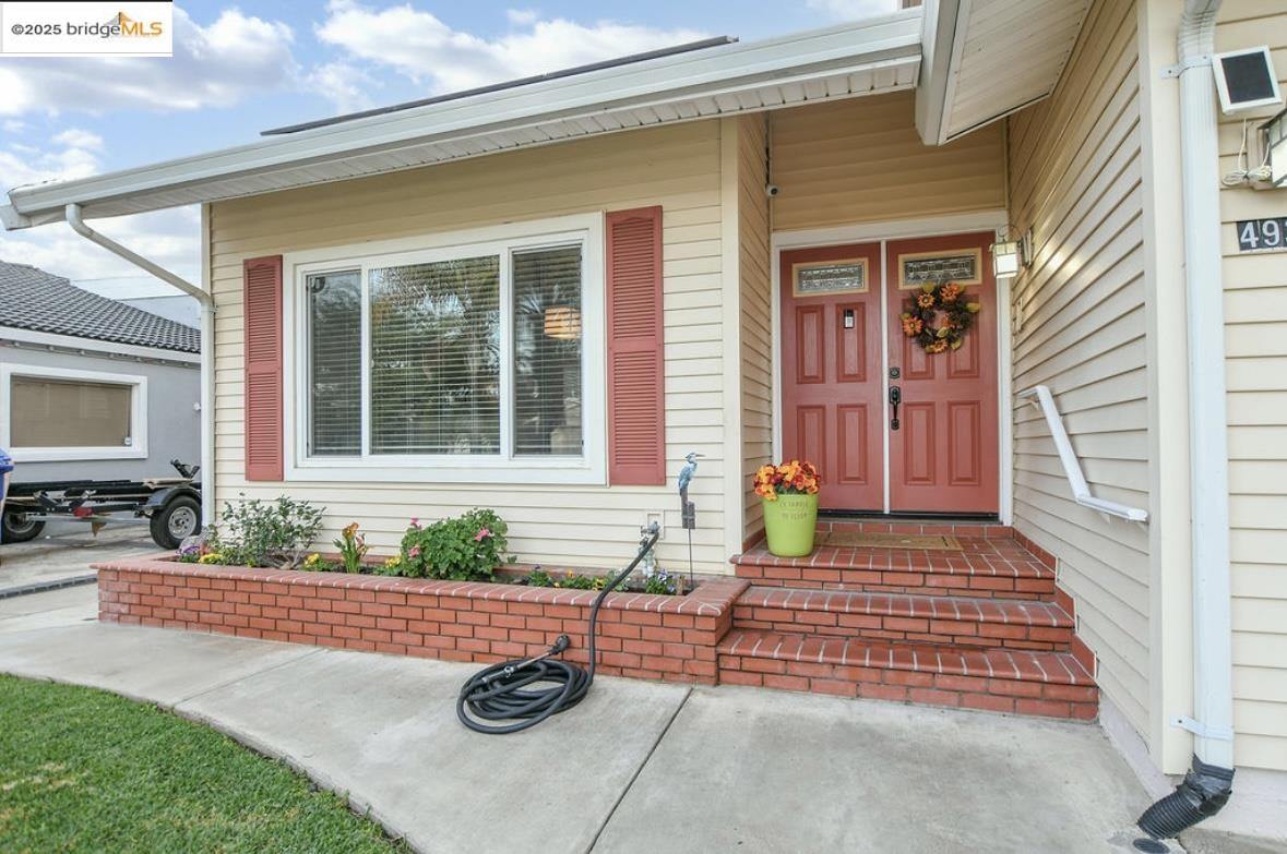 Detail Gallery Image 4 of 30 For 4930 Discovery Pt, Discovery Bay,  CA 94505 - 4 Beds | 2/1 Baths