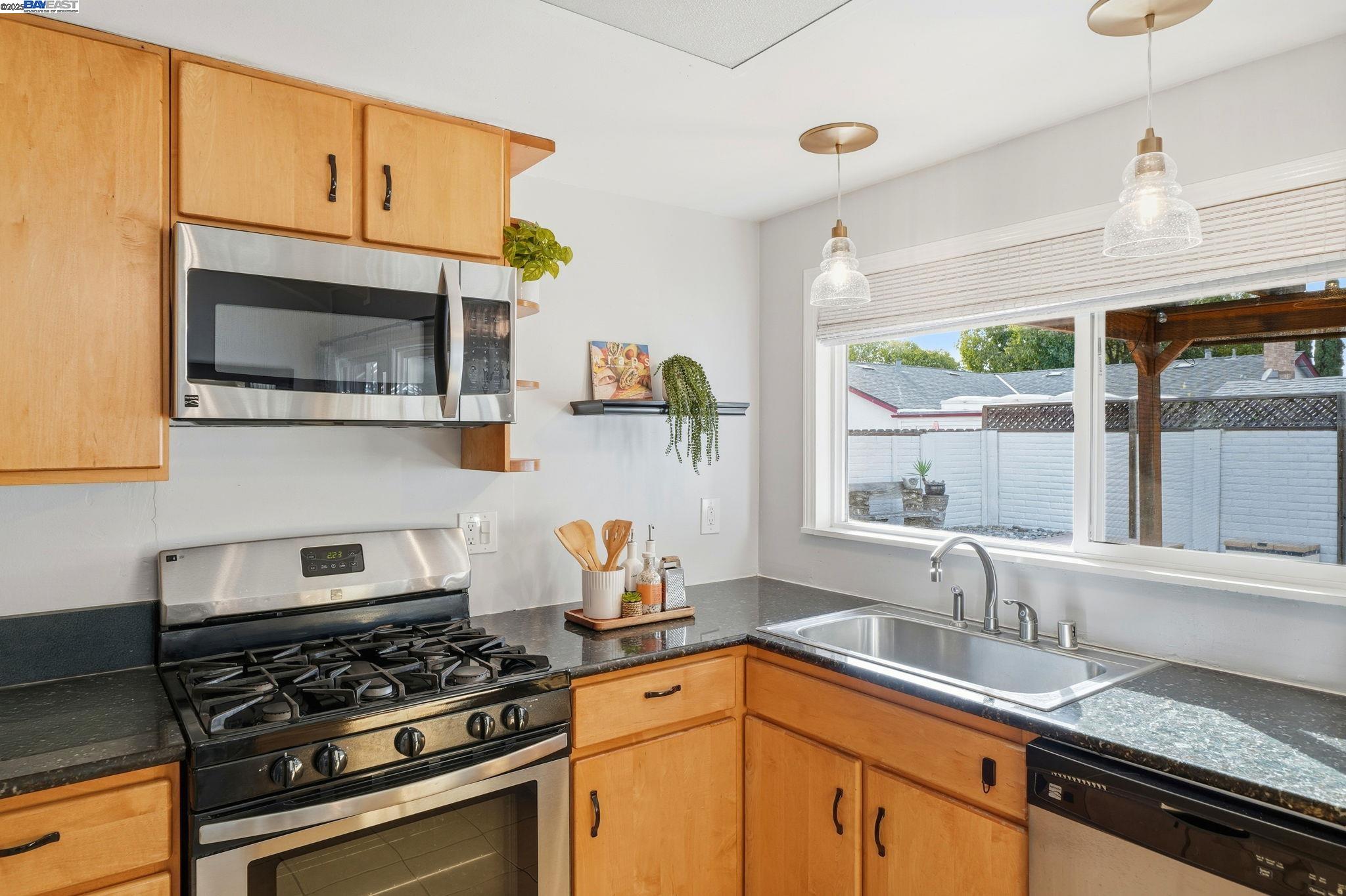 Detail Gallery Image 13 of 41 For 668 Buckeye Drive, Livermore,  CA 94551 - 3 Beds | 2 Baths