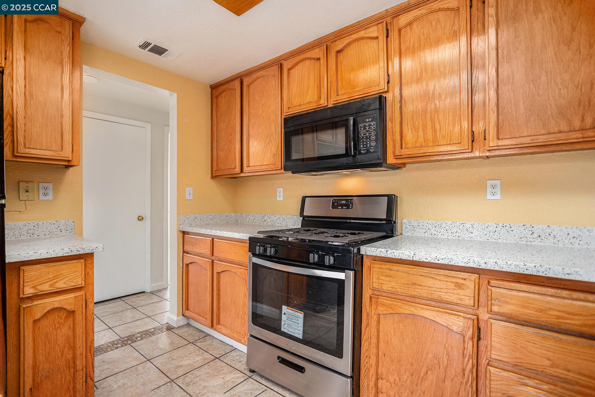 Detail Gallery Image 3 of 31 For 4334 Wallaby Ct, Antioch,  CA 94531 - 4 Beds | 3 Baths